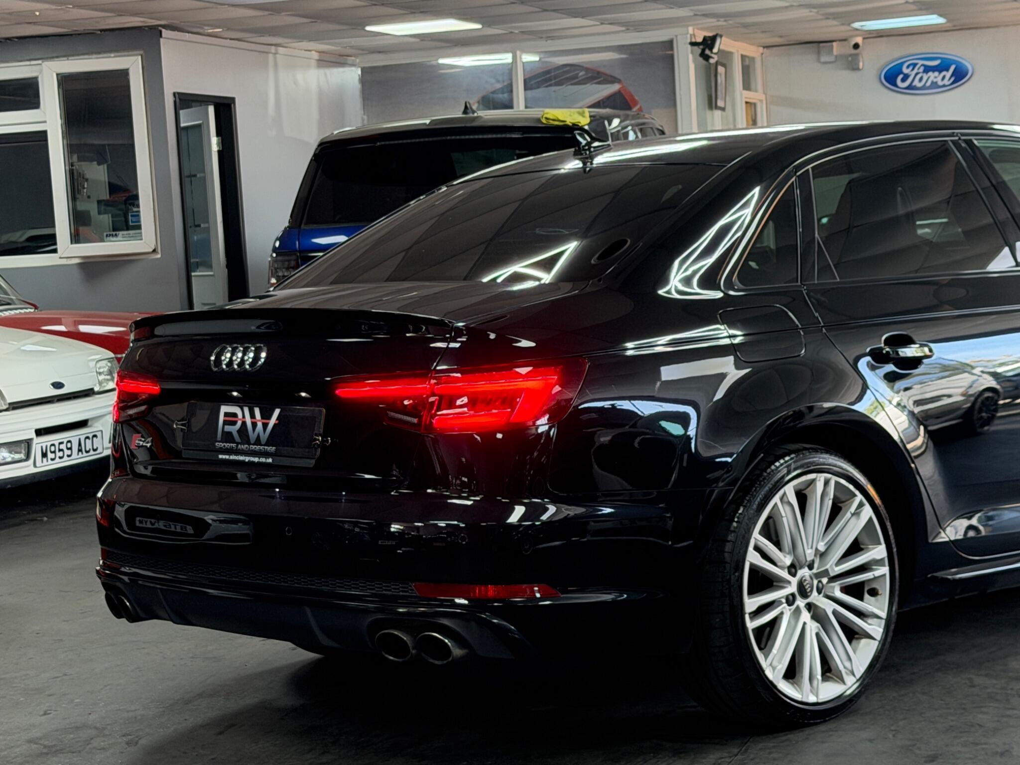 Audi S4 view 27