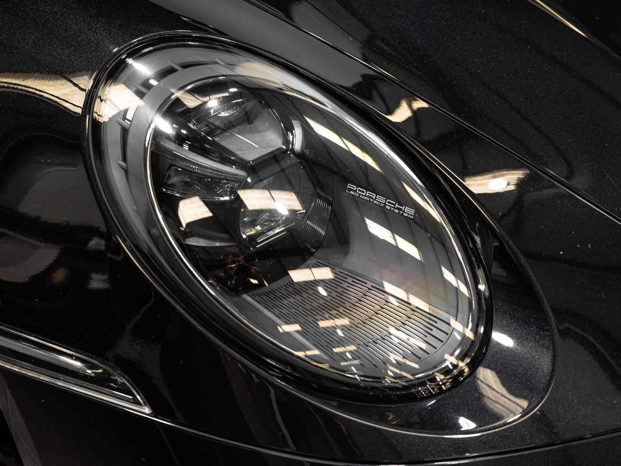 Porsche 911 view 13