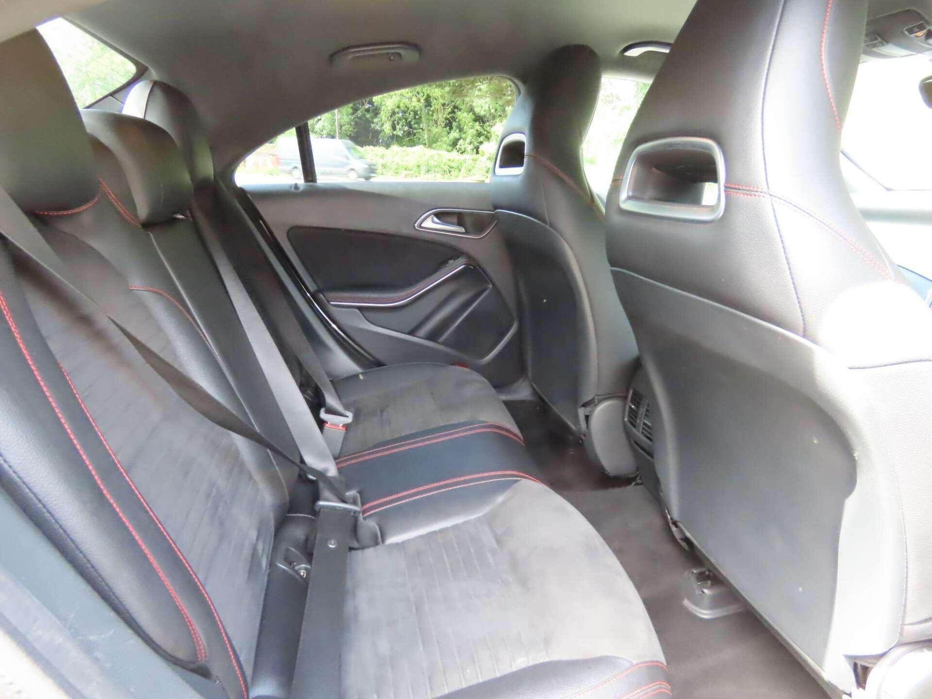 Mercedes-Benz Cla view 10
