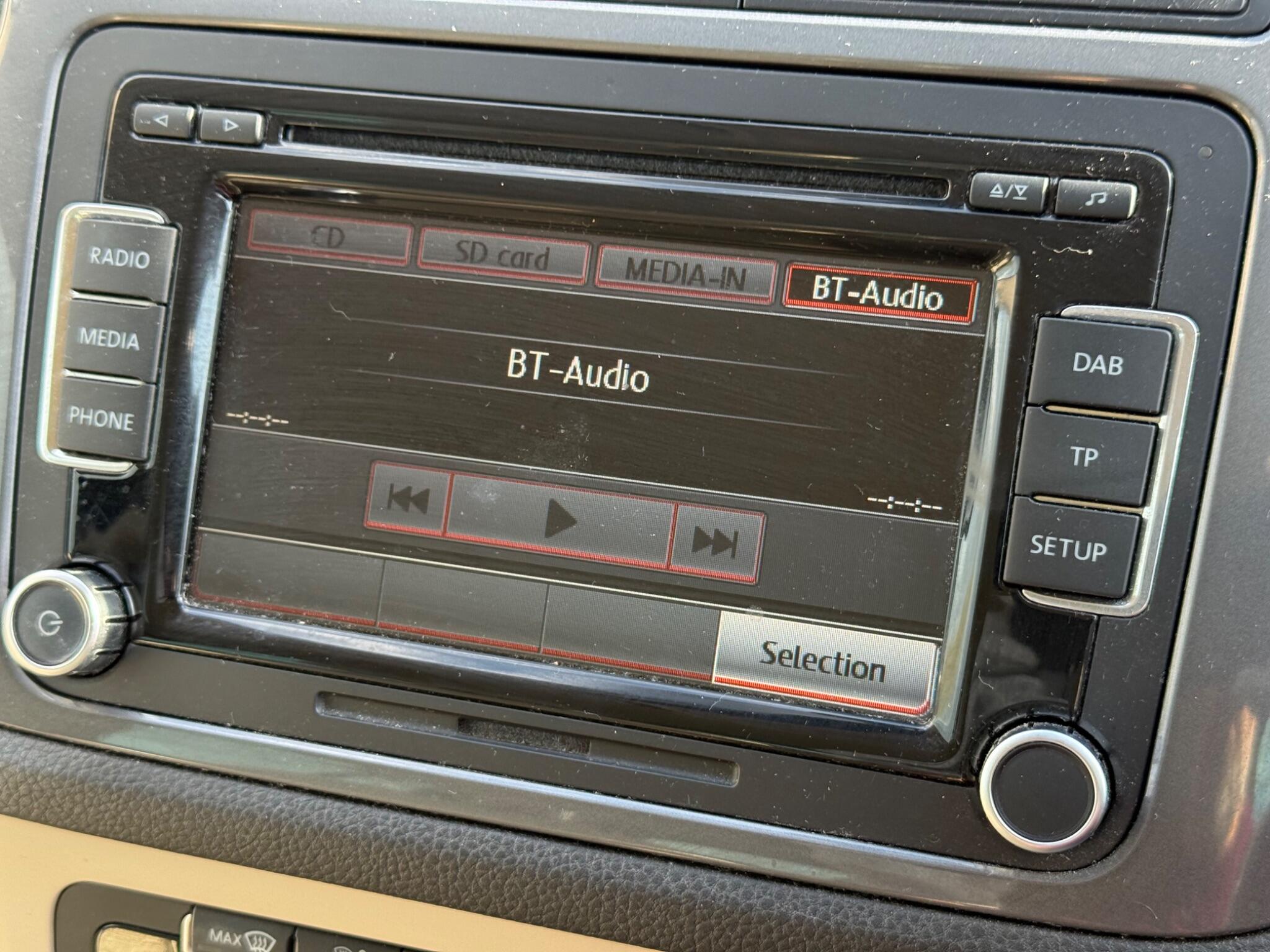 Volkswagen Tiguan 2.0 TDI BlueMotion Tech SE 4WD Euro 5 (s/s) 5dr — photo 35 of 100