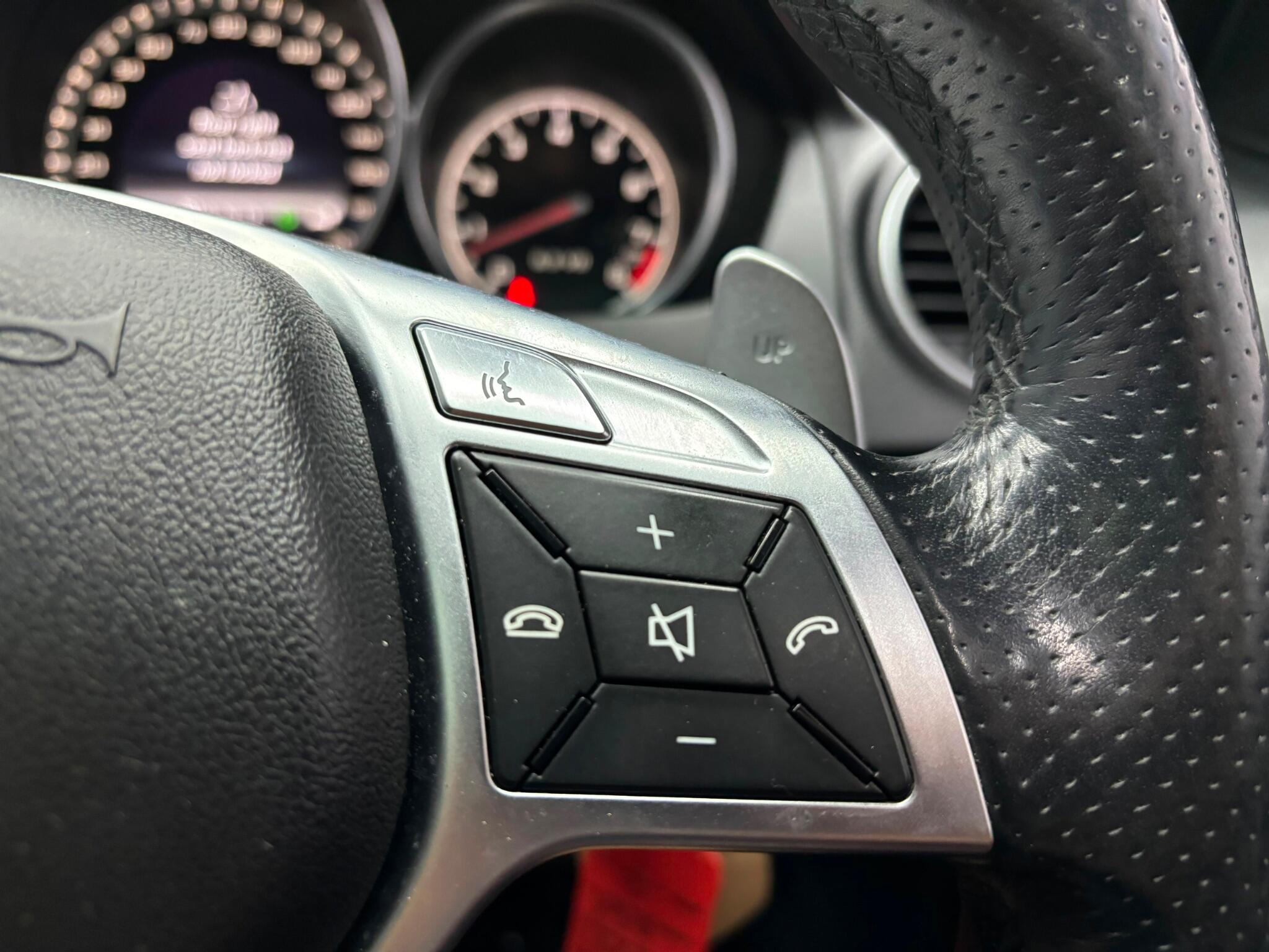 Mercedes-Benz C Class view 12