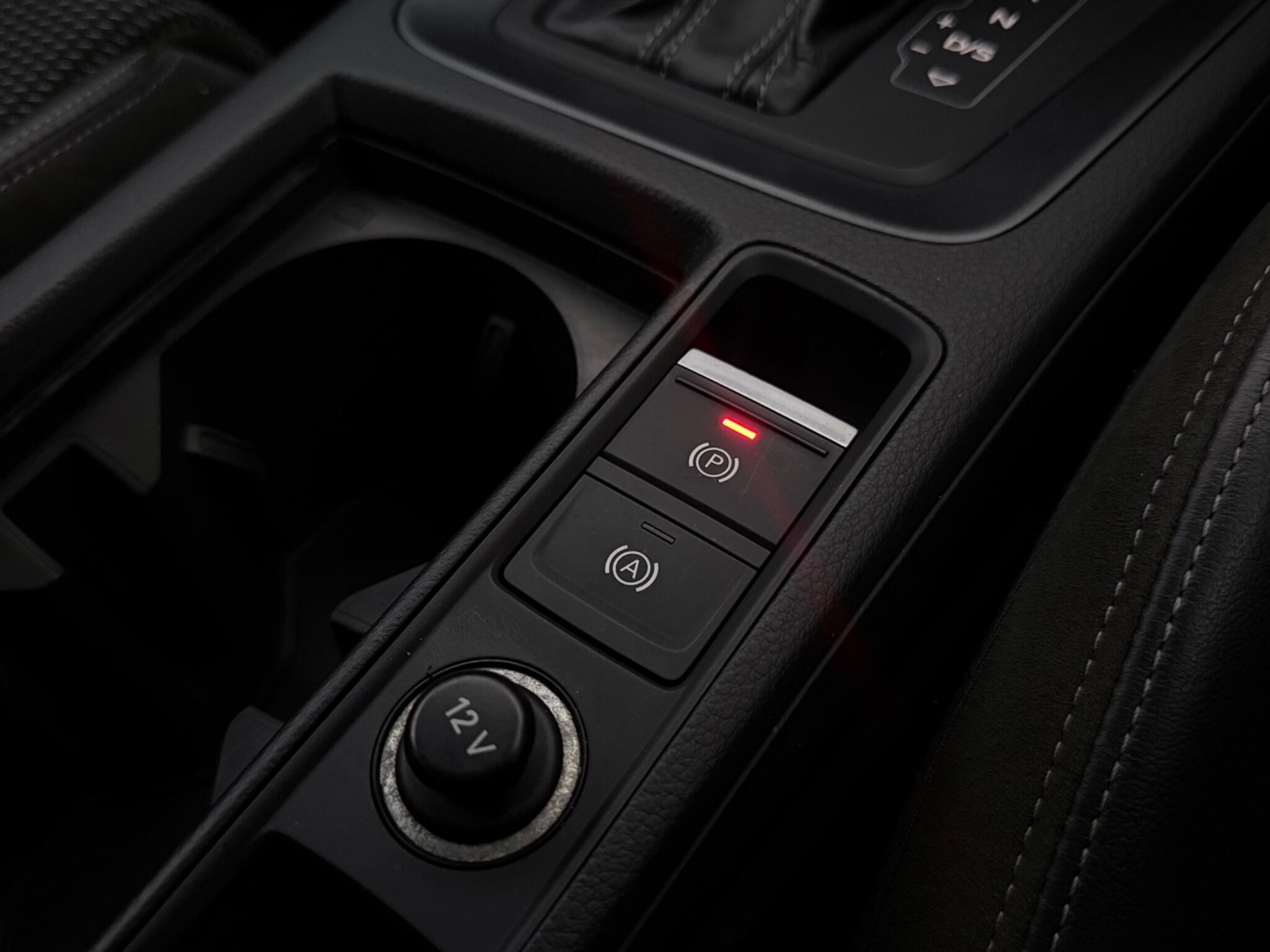 Audi Q3 view 21