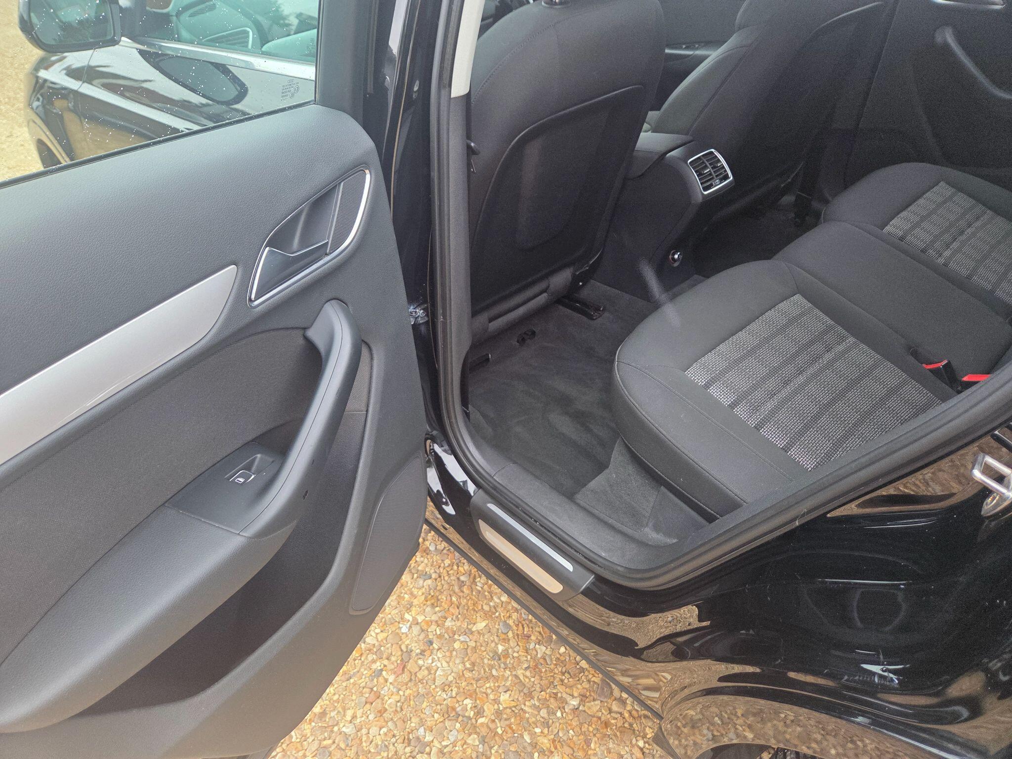 Audi Q3 view 40