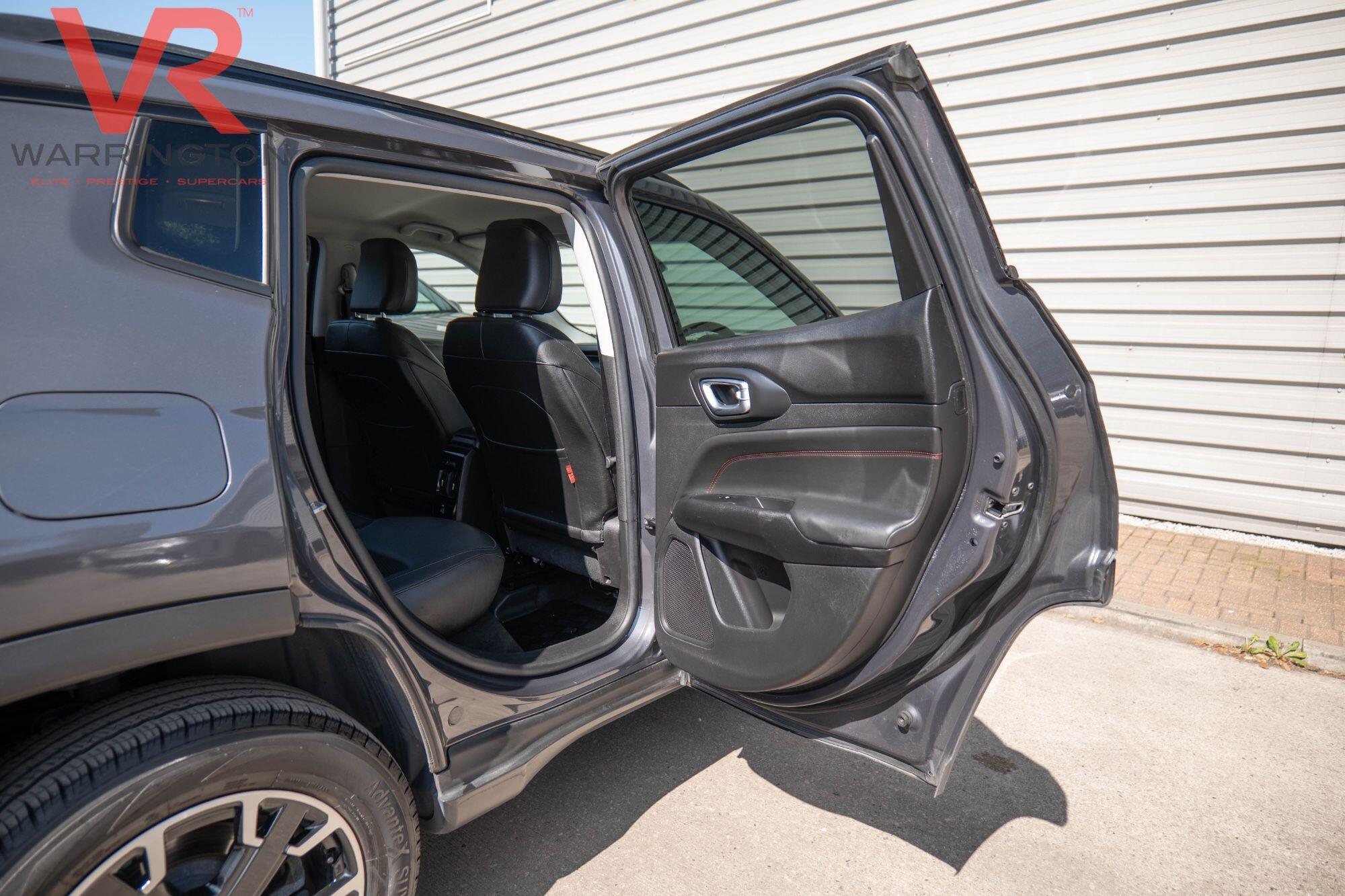 Jeep Compass view 37