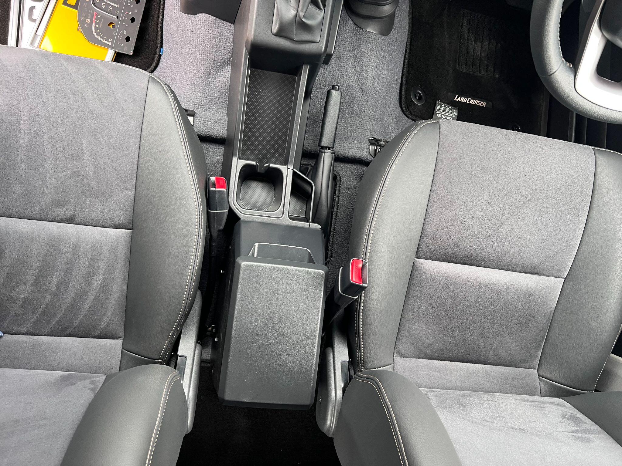 Toyota Land Cruiser view 24
