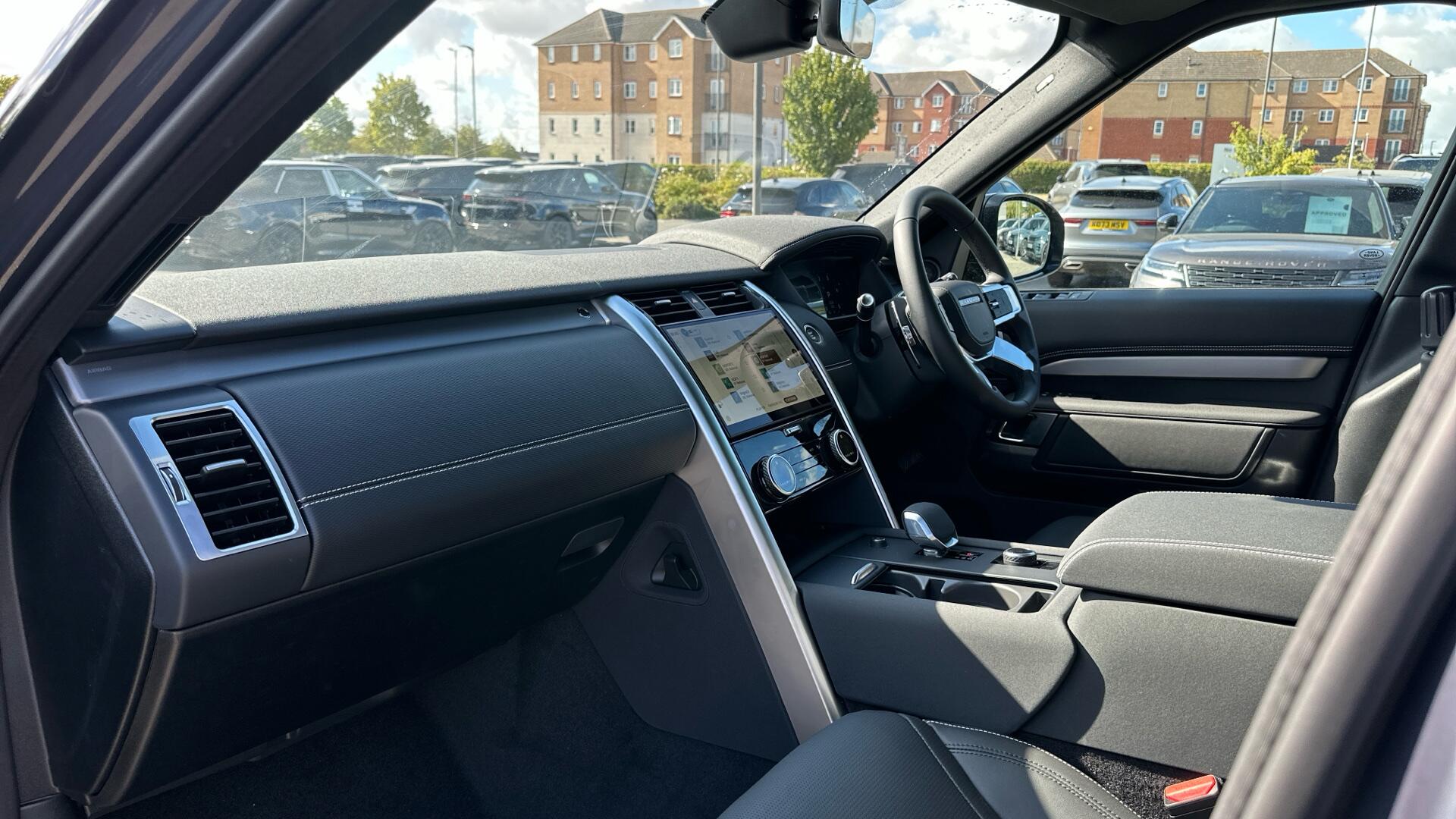 Land Rover Discovery view 10