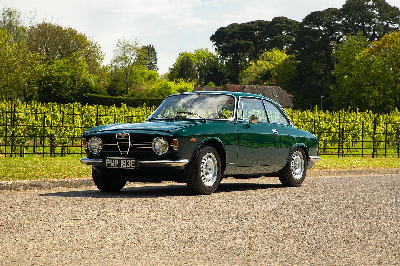 Alfa Romeo Giulia view 99