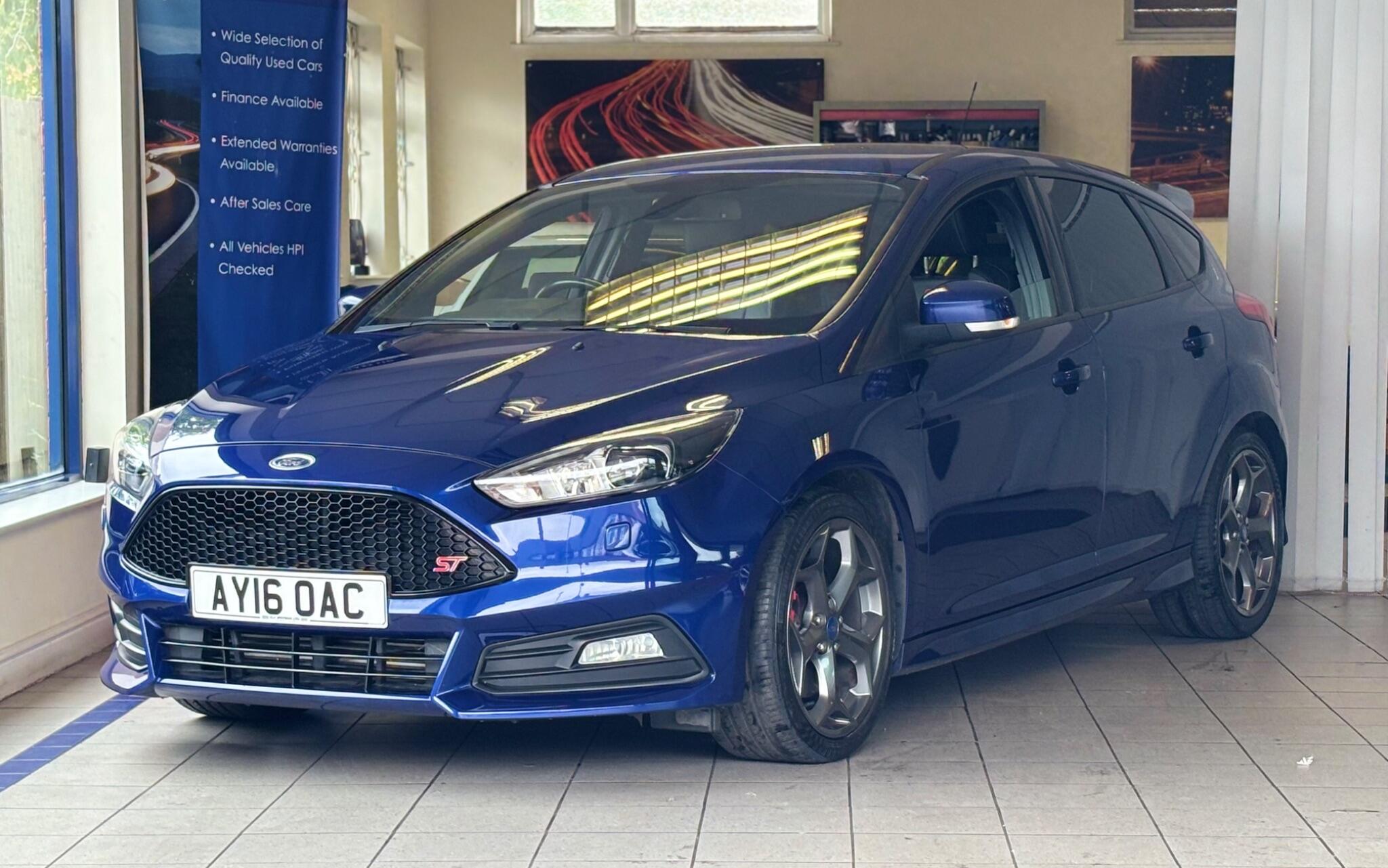 Ford Focus view 3
