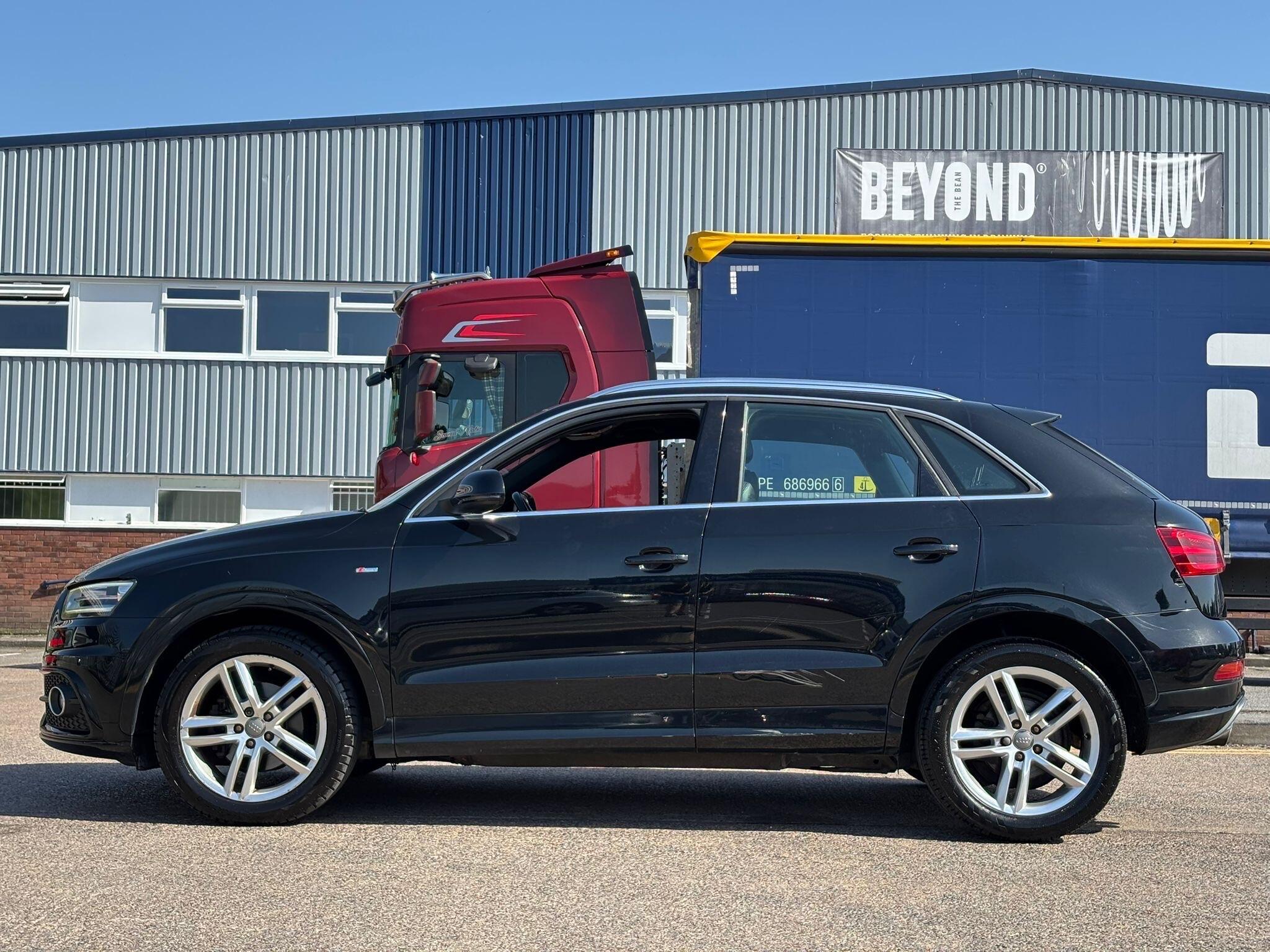 Audi Q3 view 9