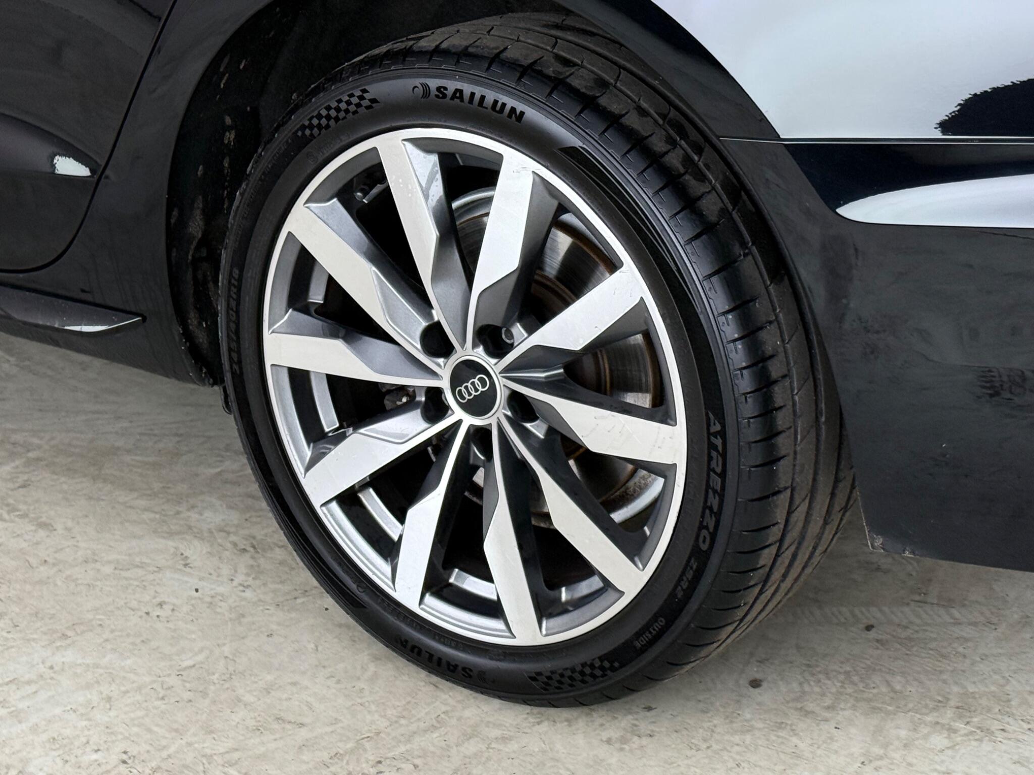Audi A4 view 9