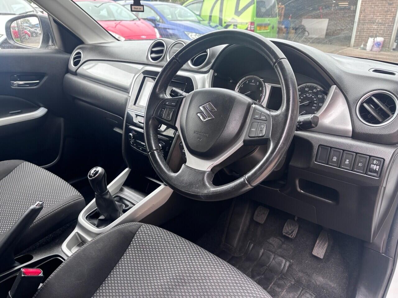 Suzuki Vitara view 9
