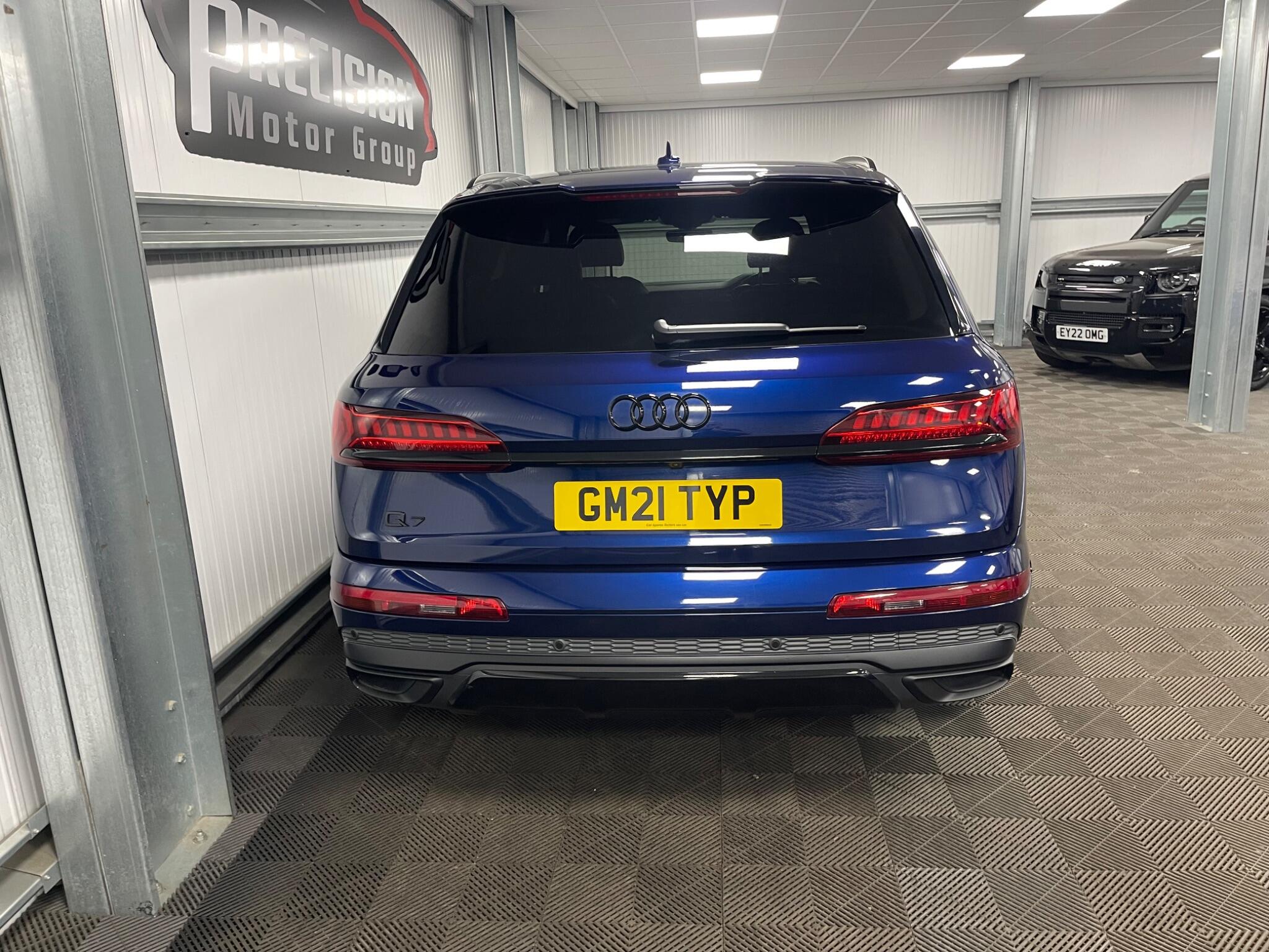 Audi Q7 view 22