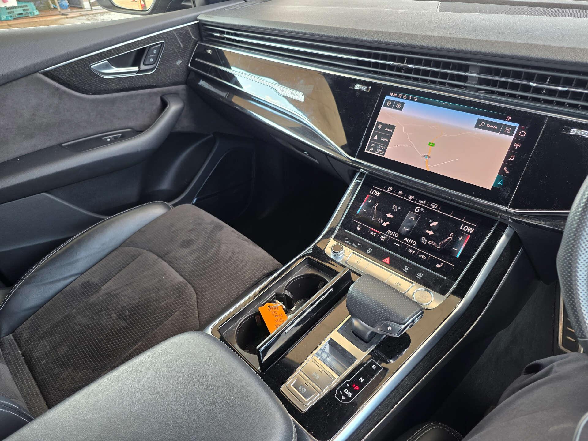 Audi Q8 view 27