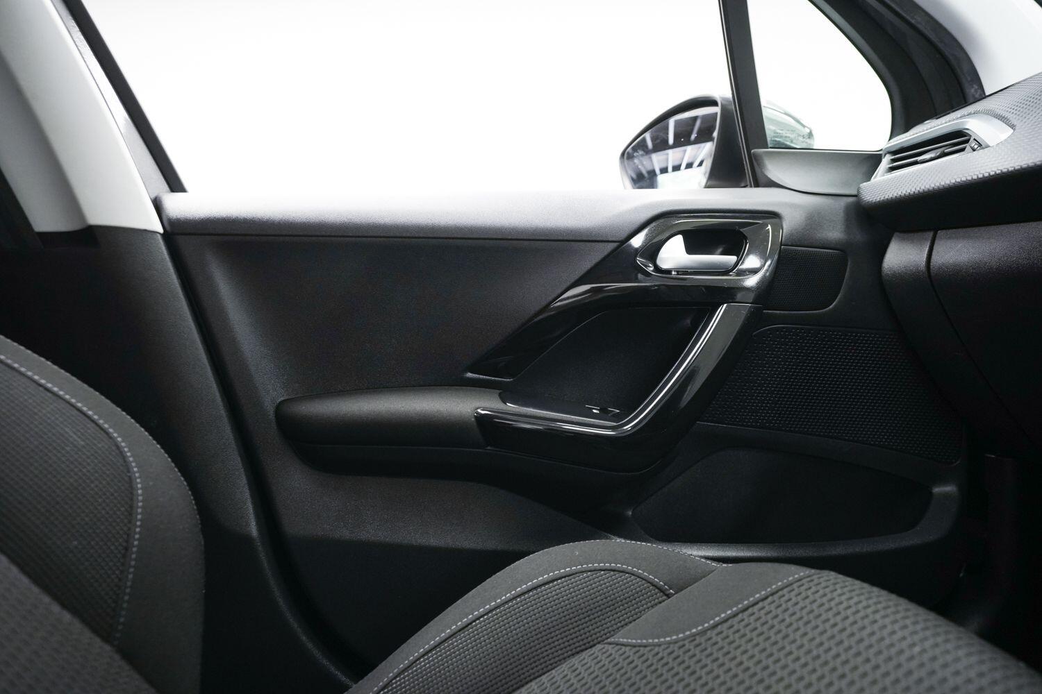 Peugeot 208 view 22