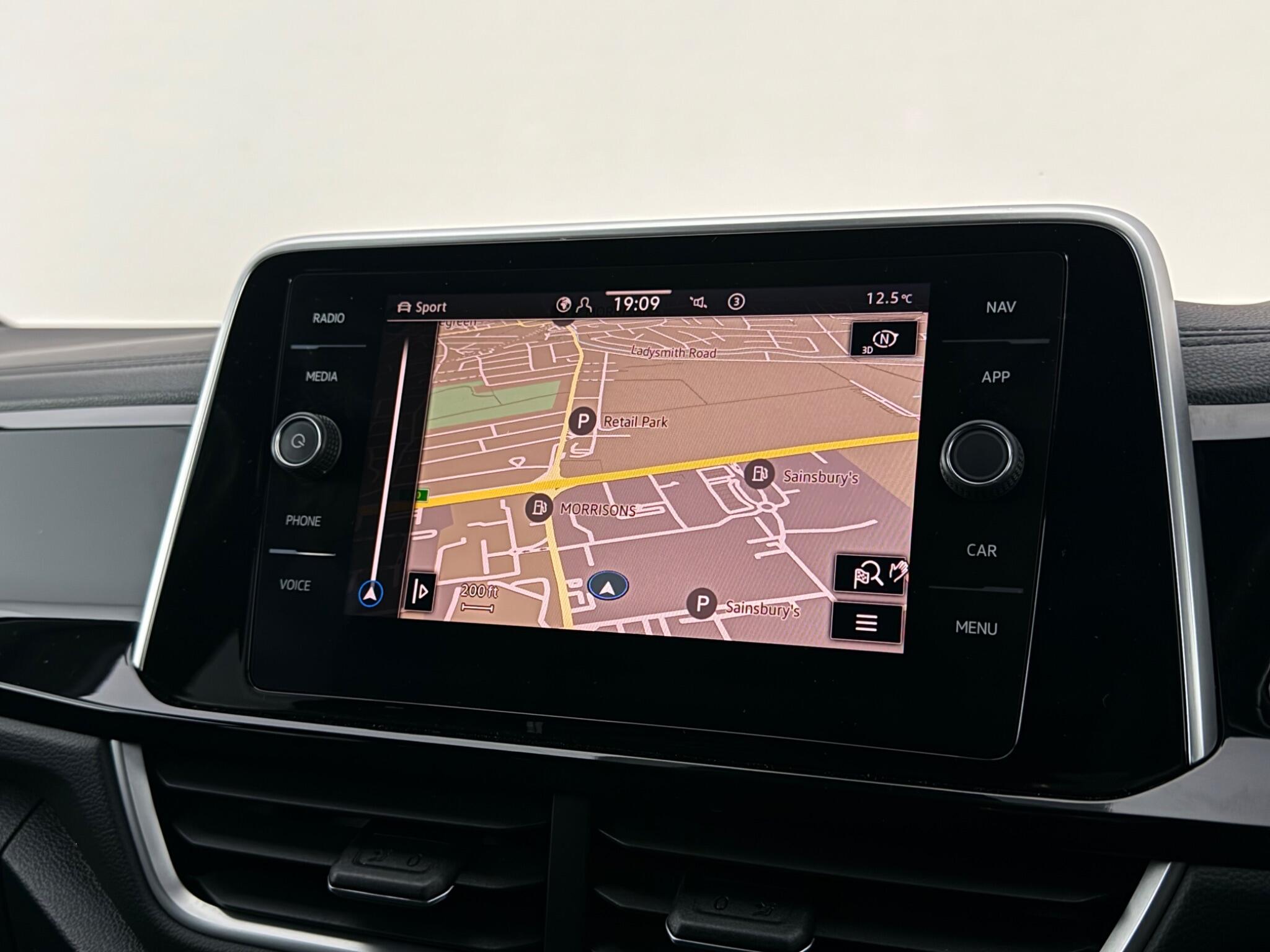 Volkswagen T-Roc view 24