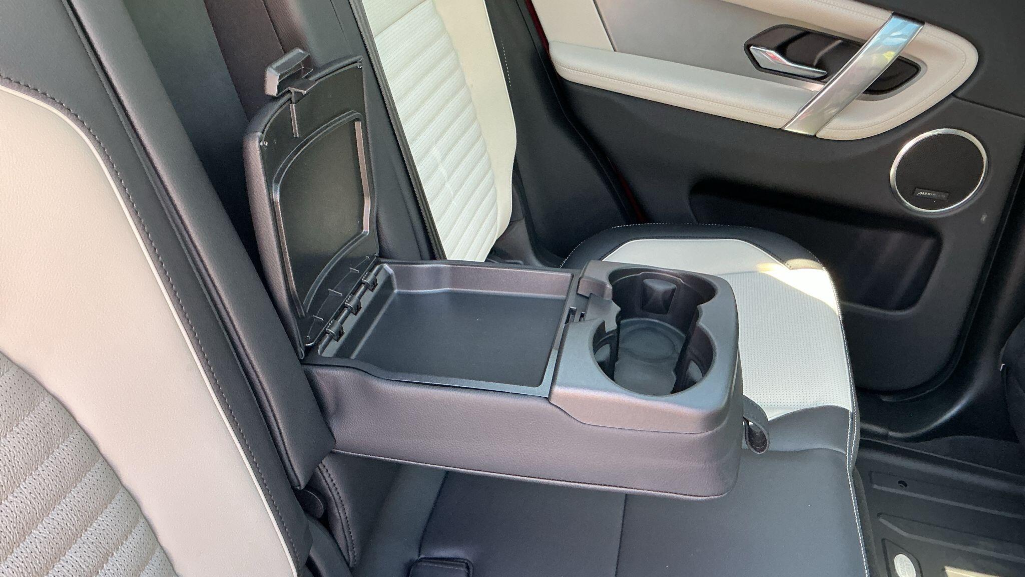 Land Rover Discovery Sport view 31