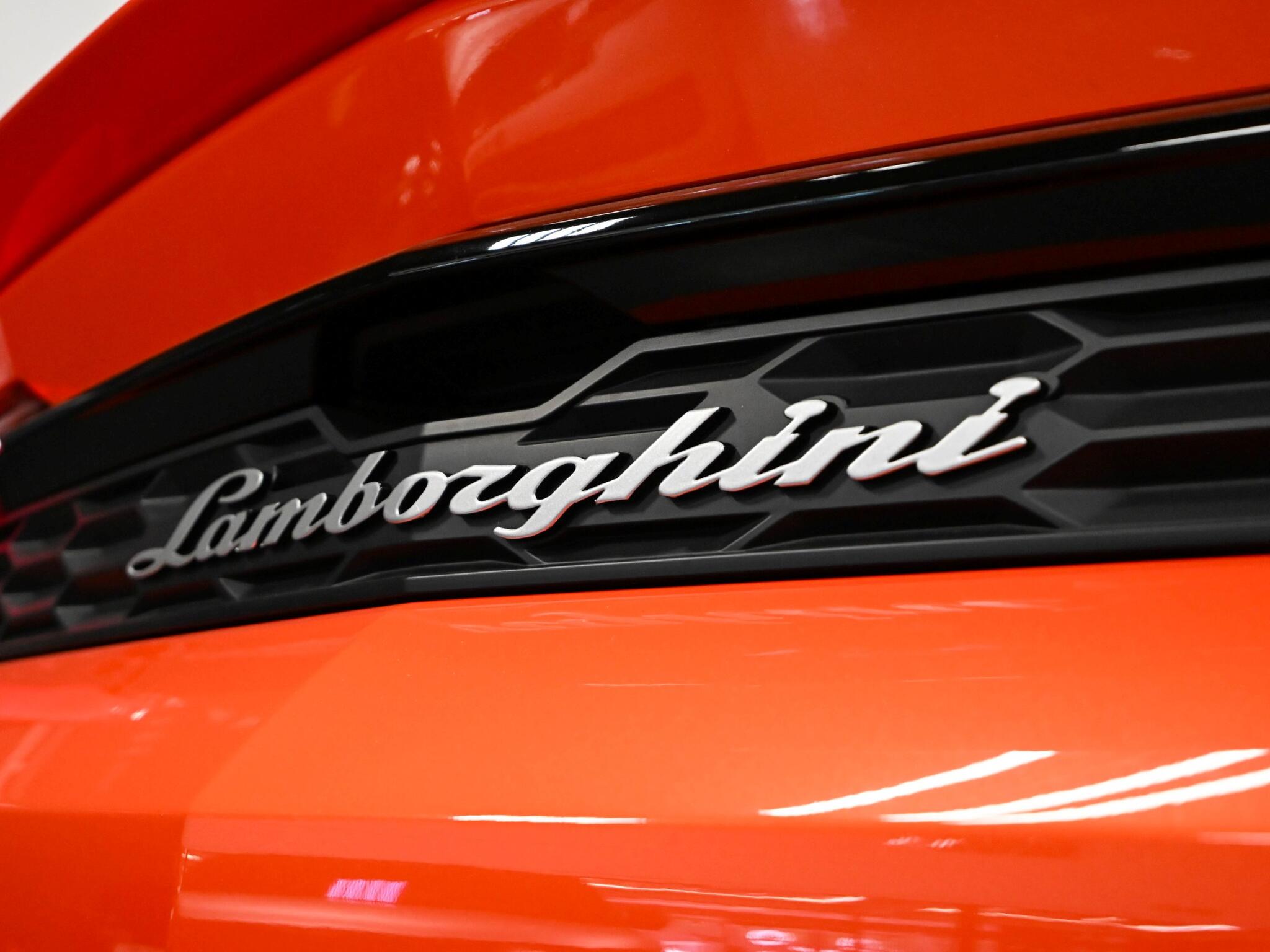 Lamborghini Urus view 37