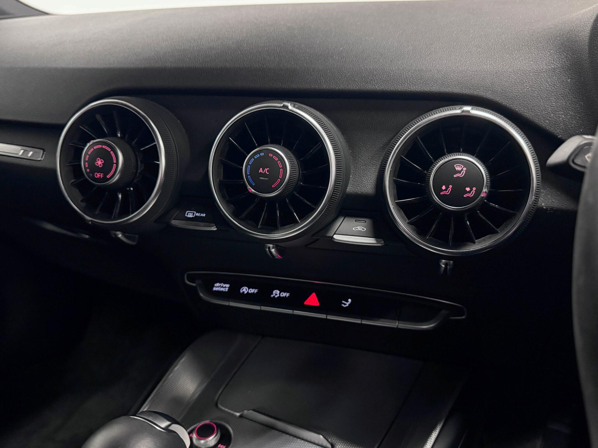 Audi TT view 33