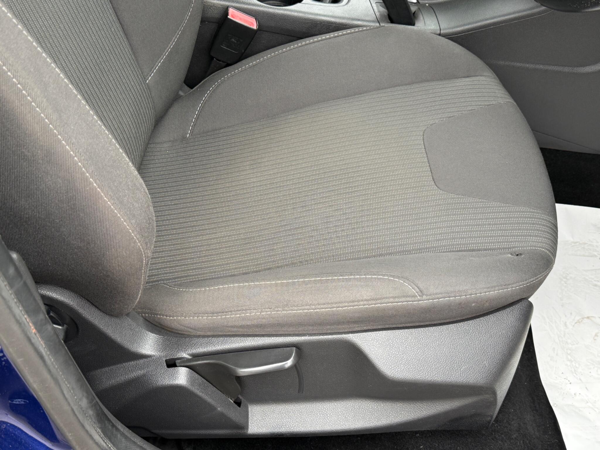 Ford Focus - Image 32