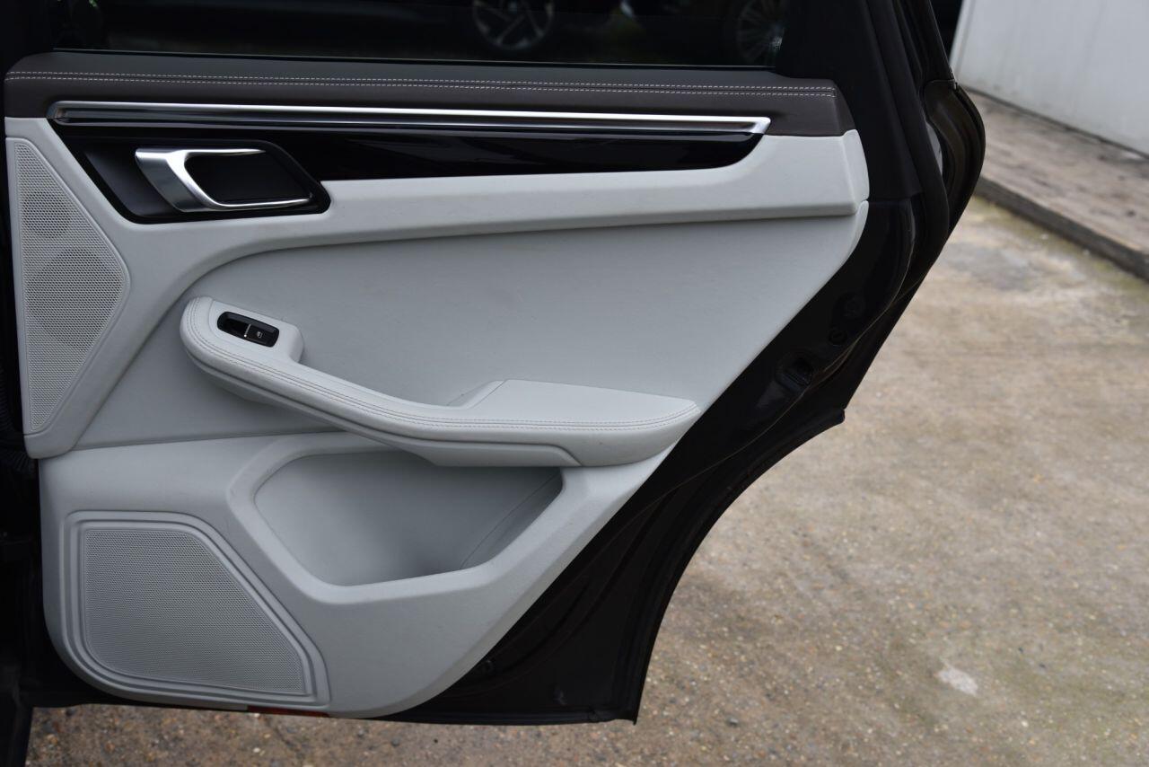 Porsche Macan view 66
