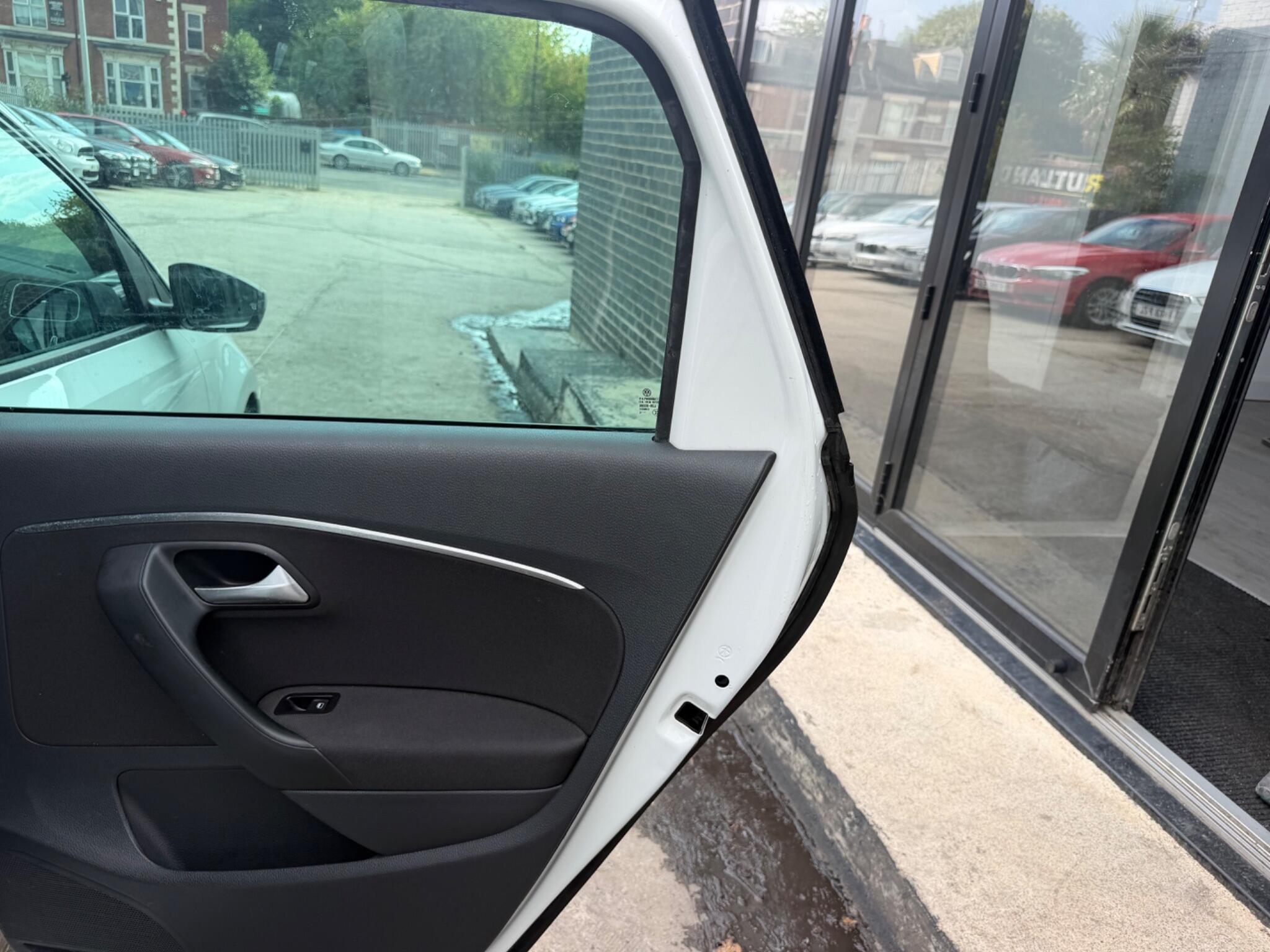 Volkswagen Polo view 19