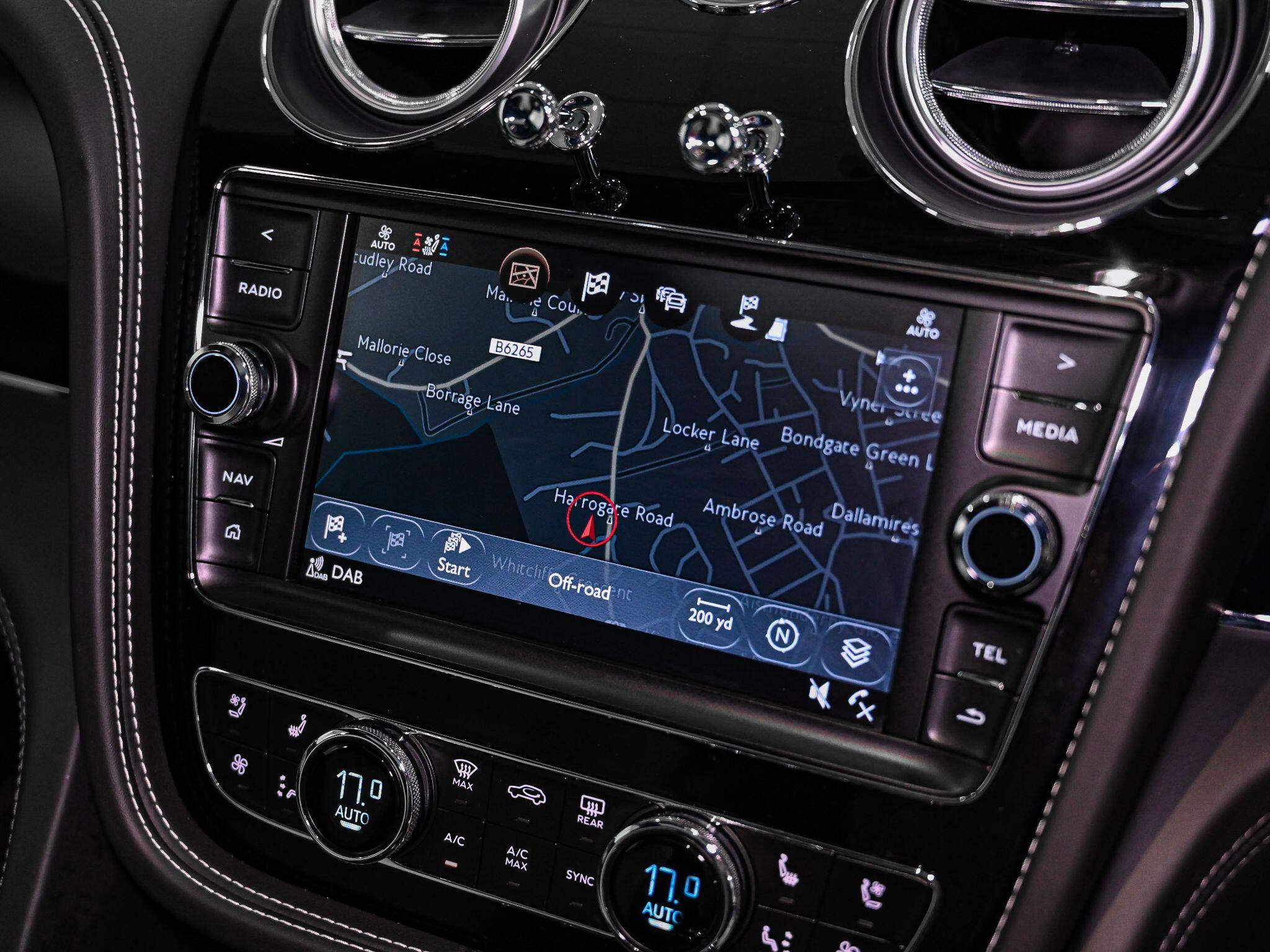 Bentley Bentayga view 21