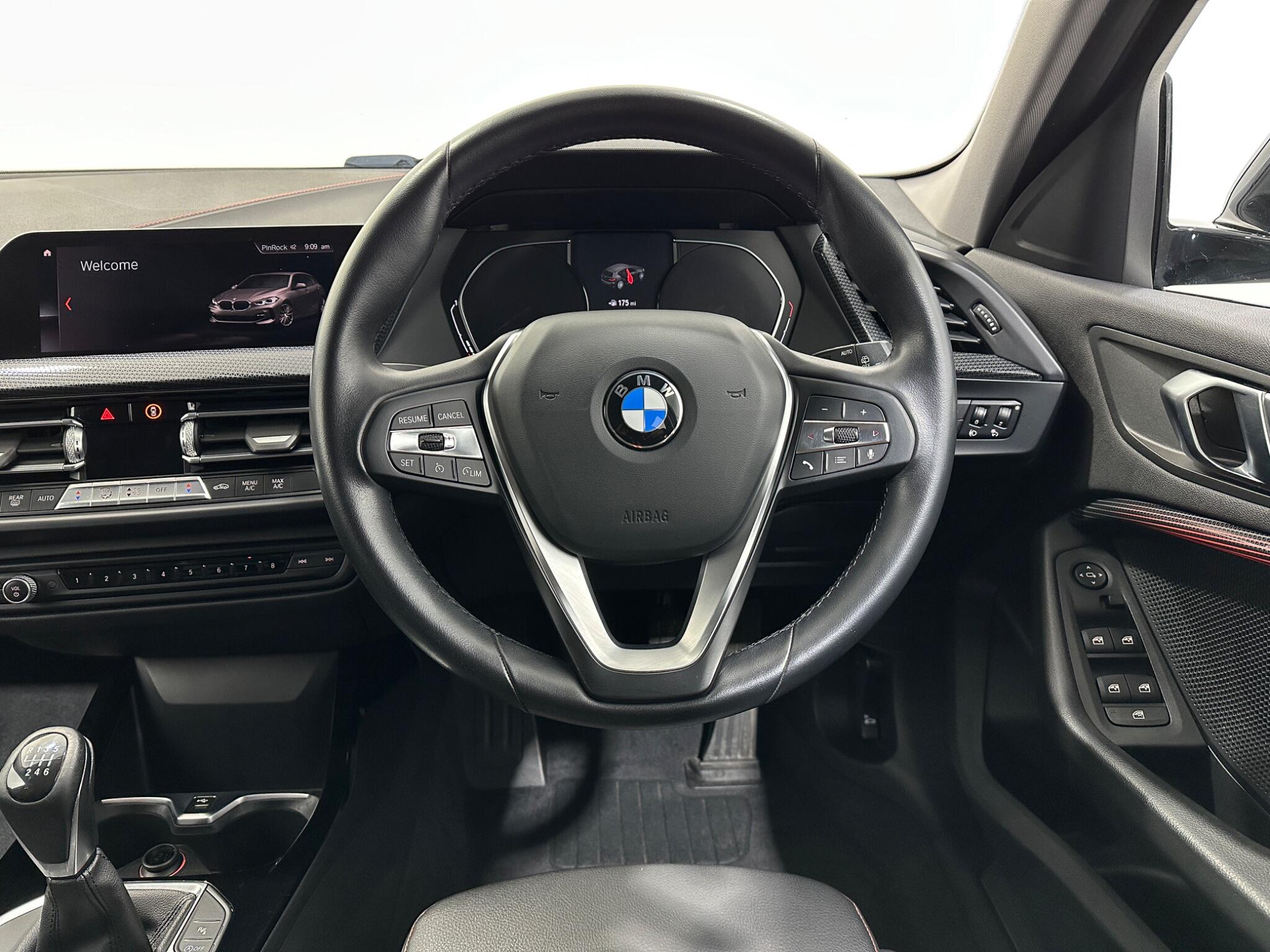 BMW 1 Series view 13
