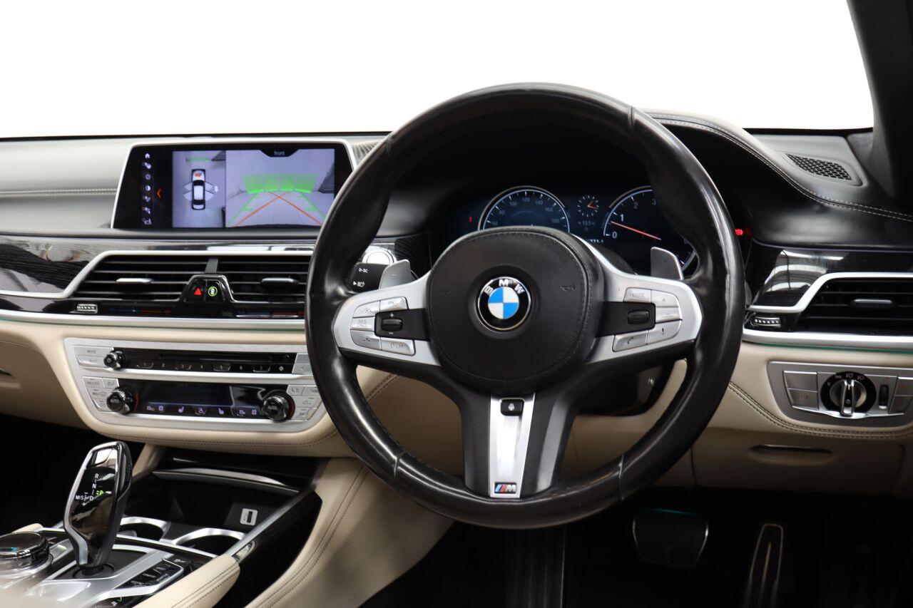 BMW 7 Series view 9
