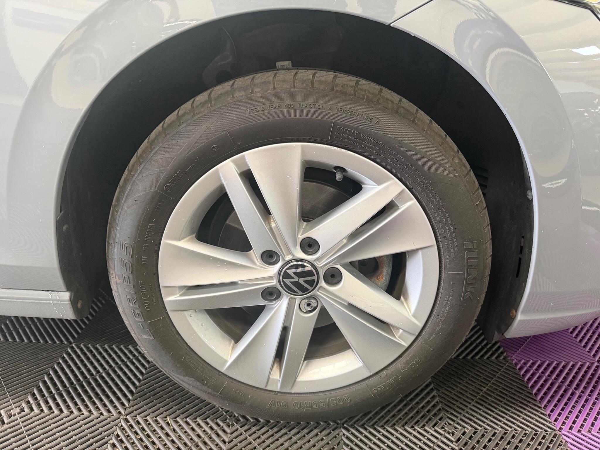 Volkswagen Golf view 33