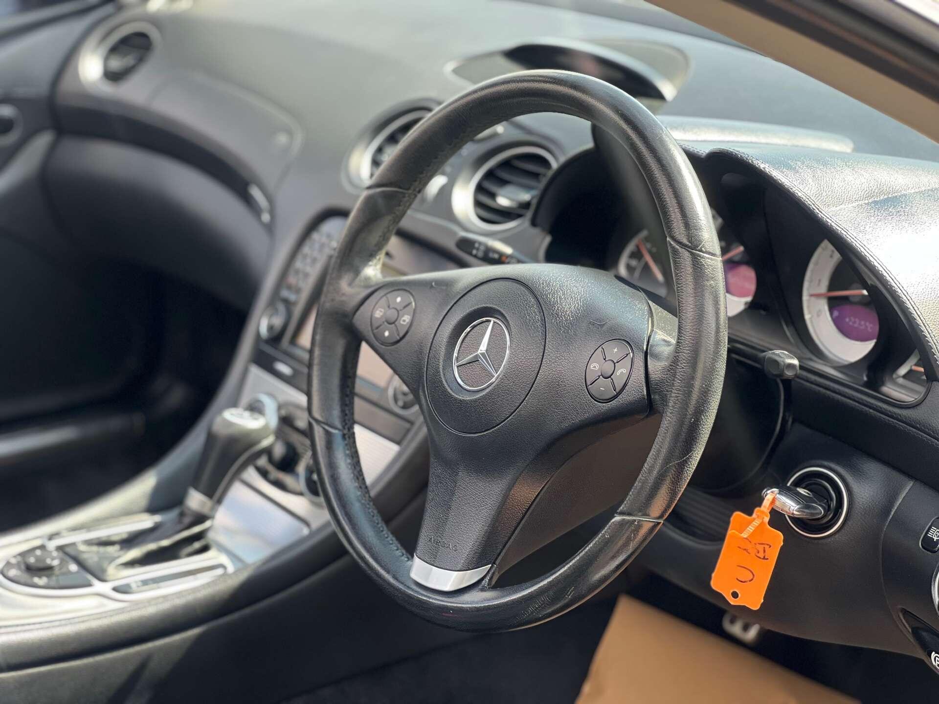 Mercedes-Benz SL view 24