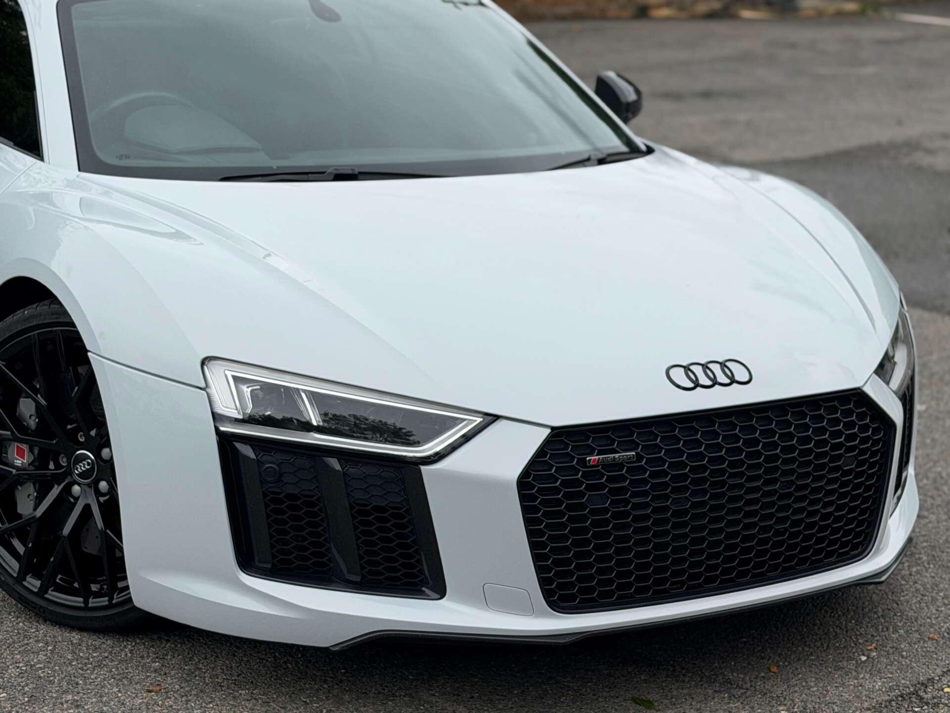 Audi R8 view 8