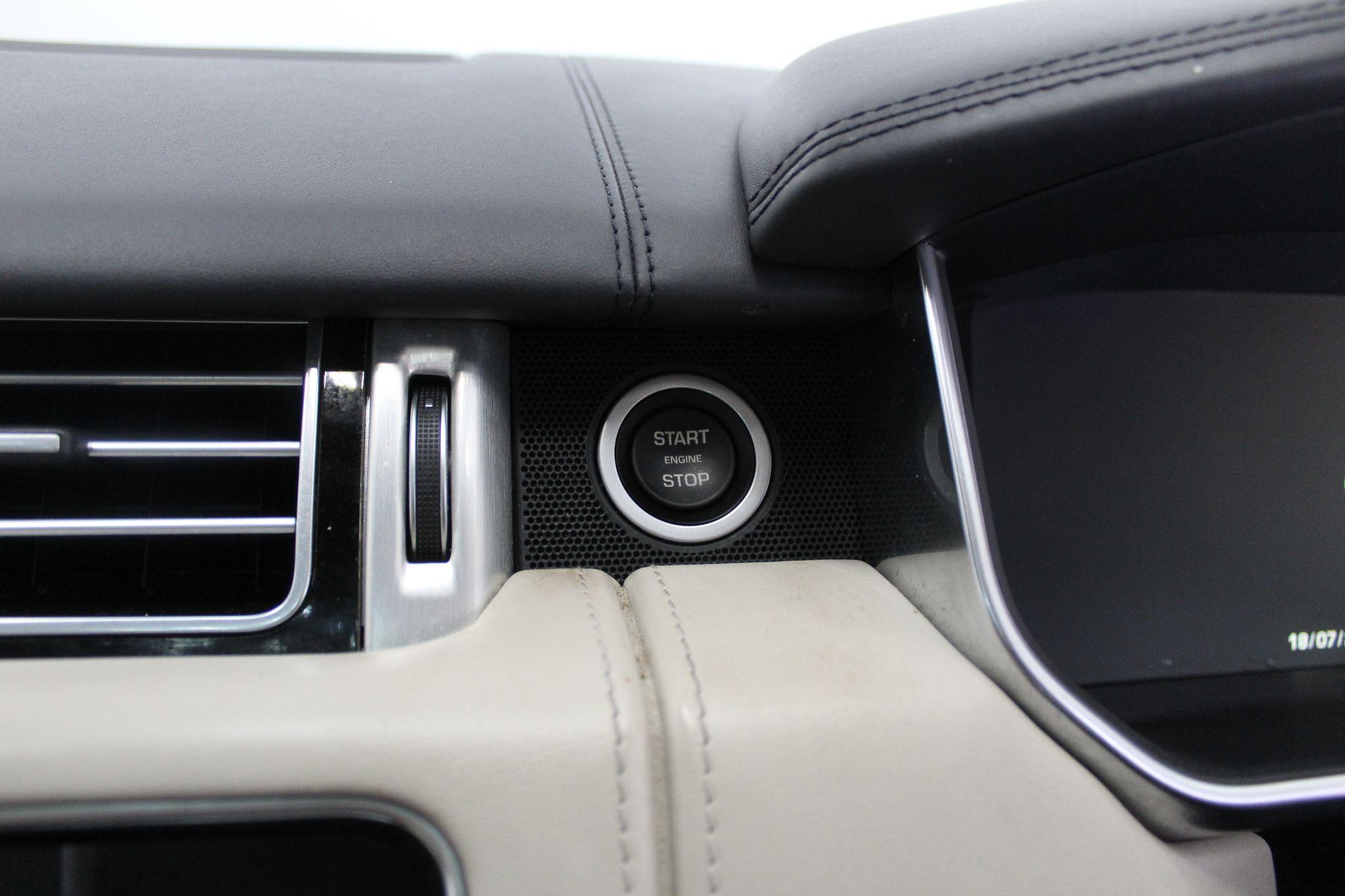 Land Rover Range Rover view 53