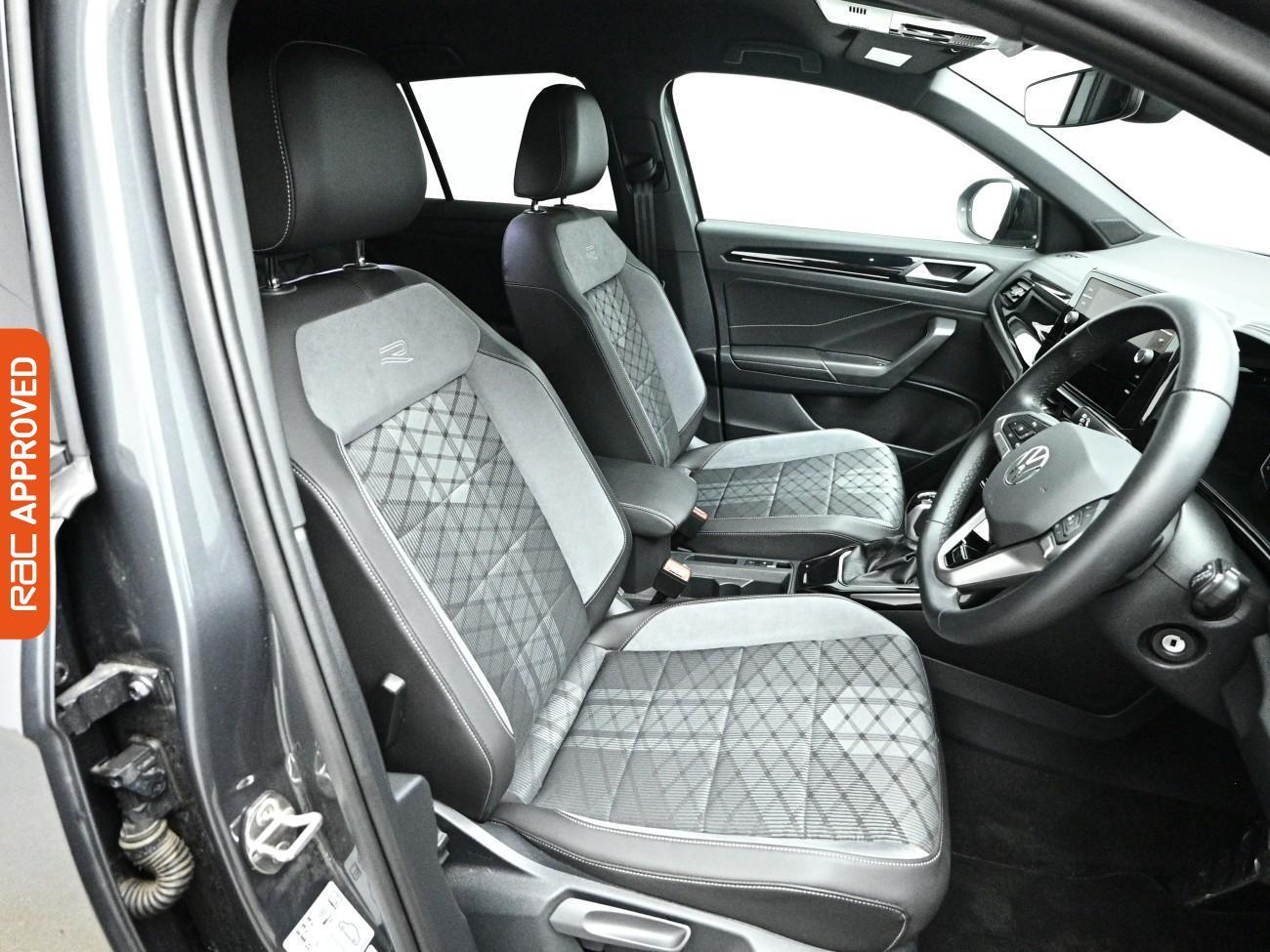Volkswagen T-Roc view 12