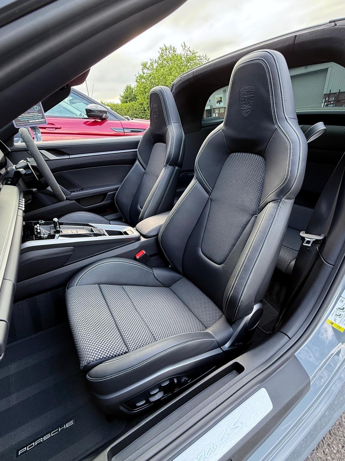 Porsche 911 view 27