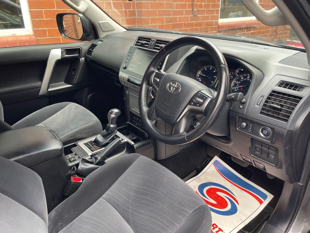 Toyota Land Cruiser view 5