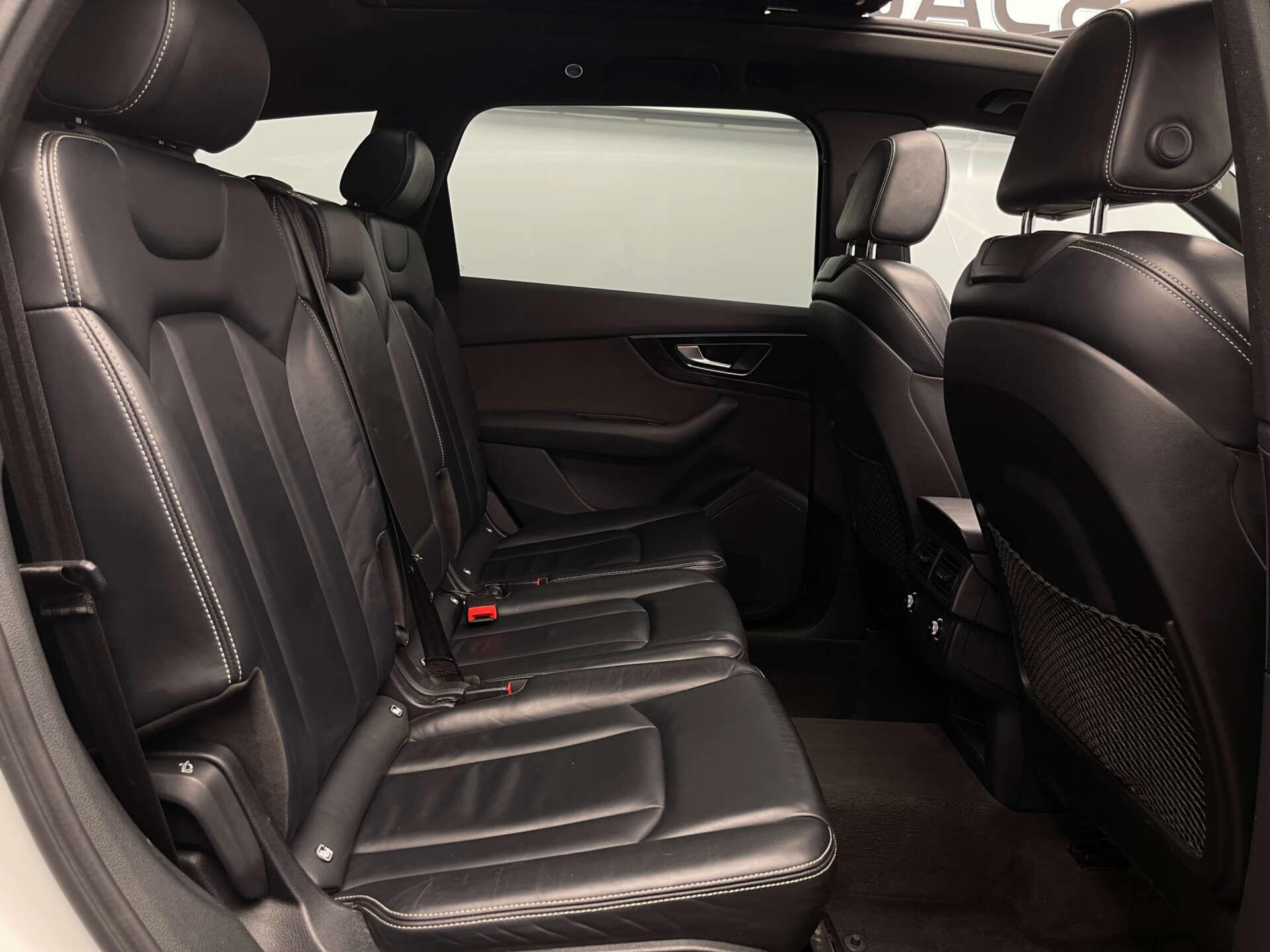 Audi Q7 view 37