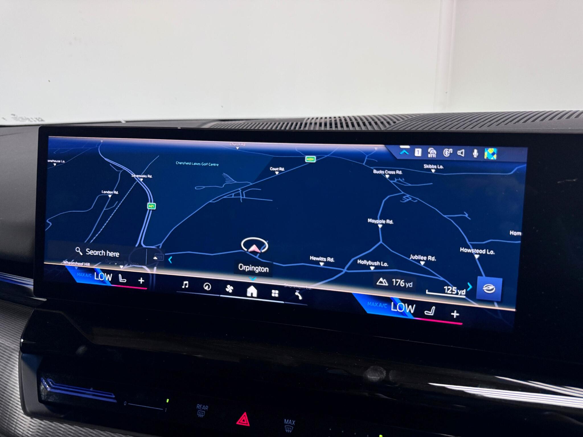 BMW 5 Series view 8