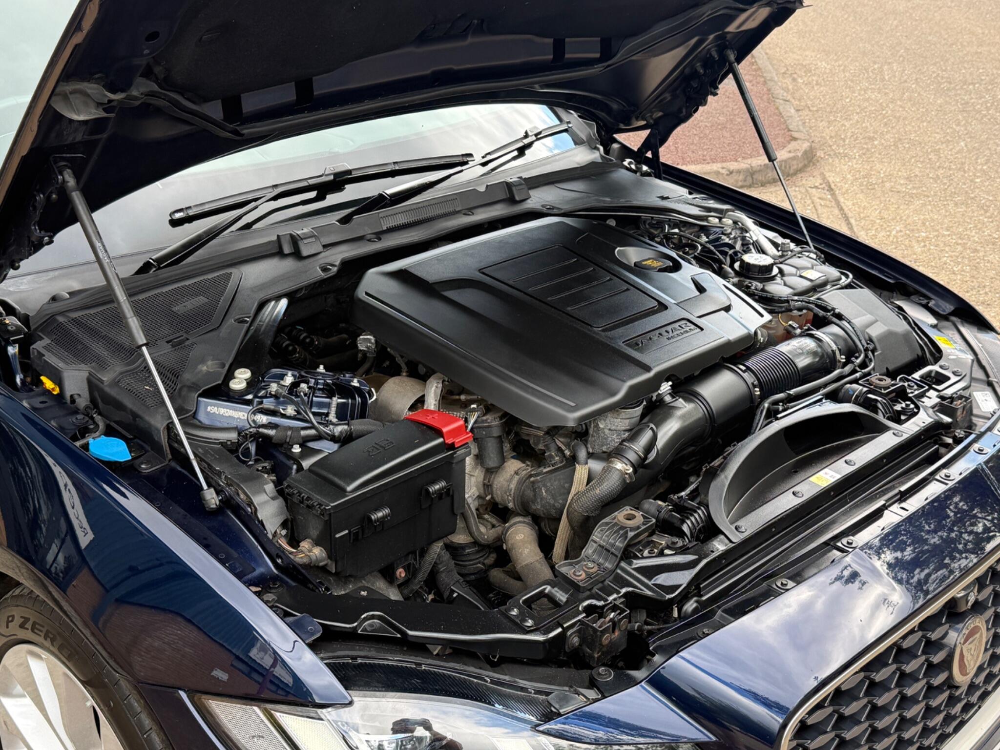 Jaguar XF view 16