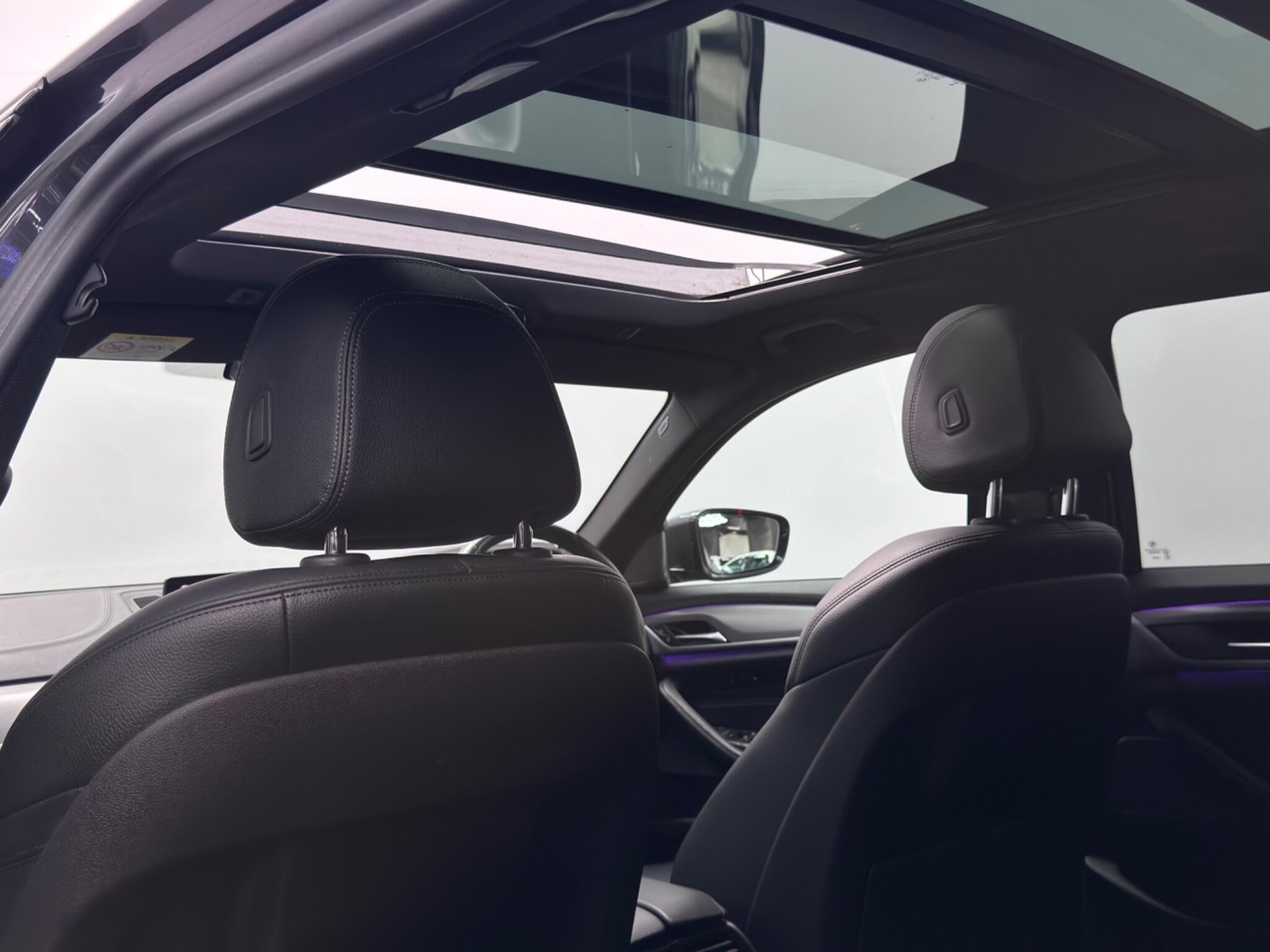 BMW 5 Series view 21