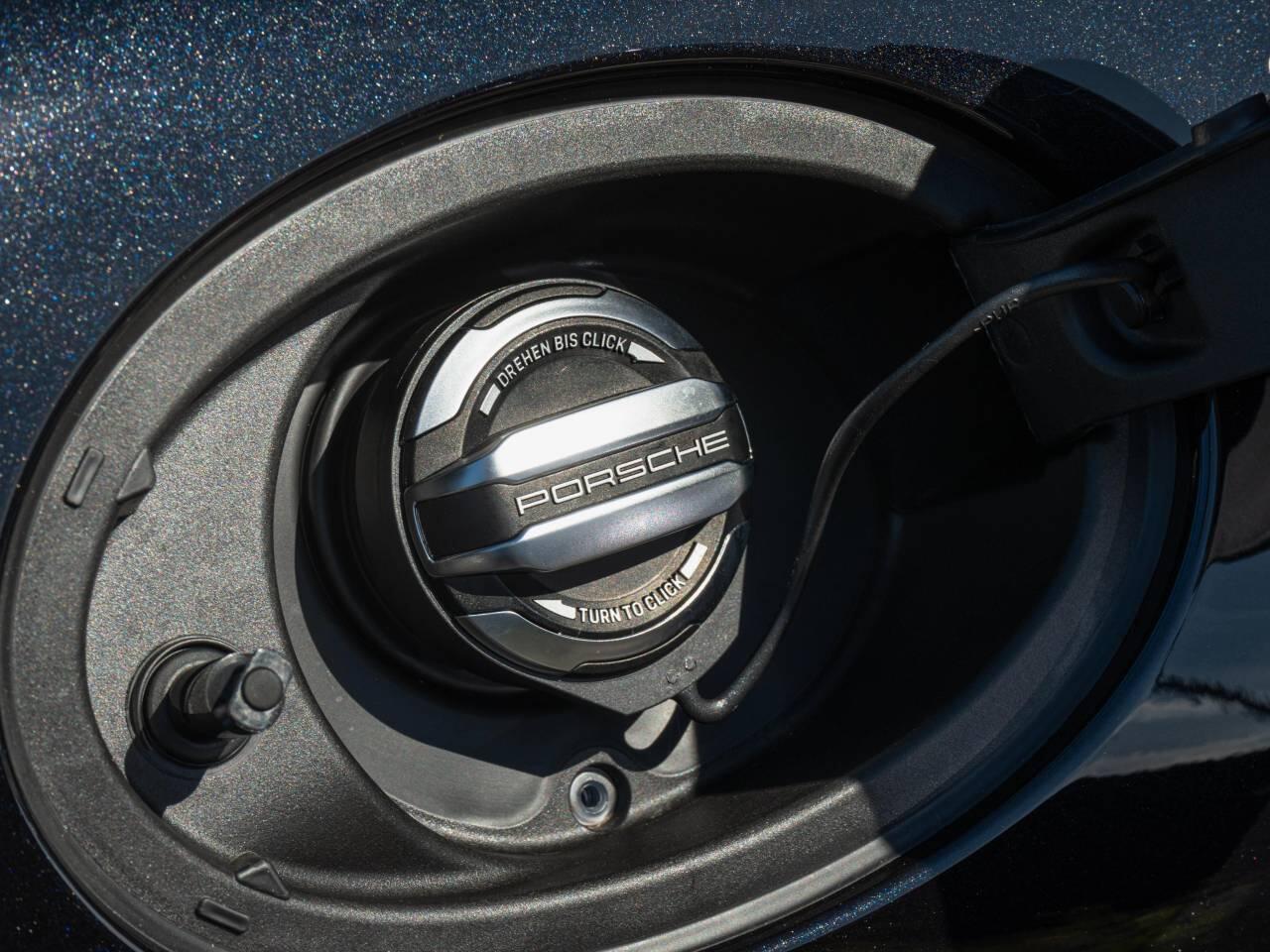 Porsche 911 view 15