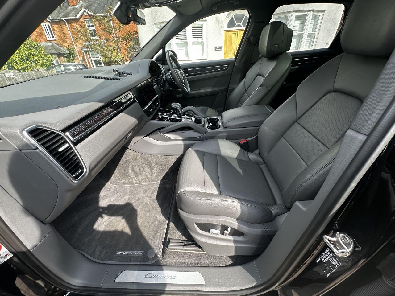Porsche Cayenne view 36