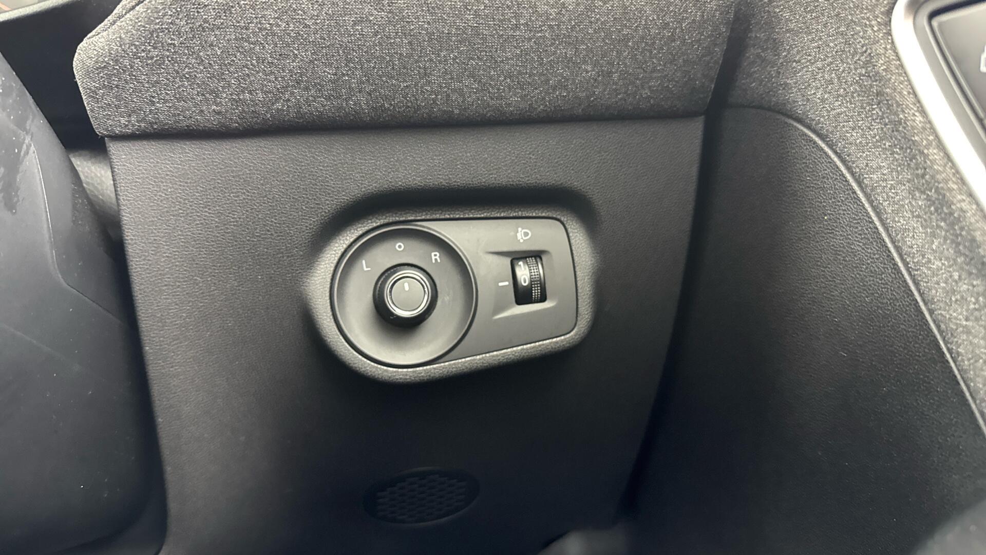 MG ZS view 37