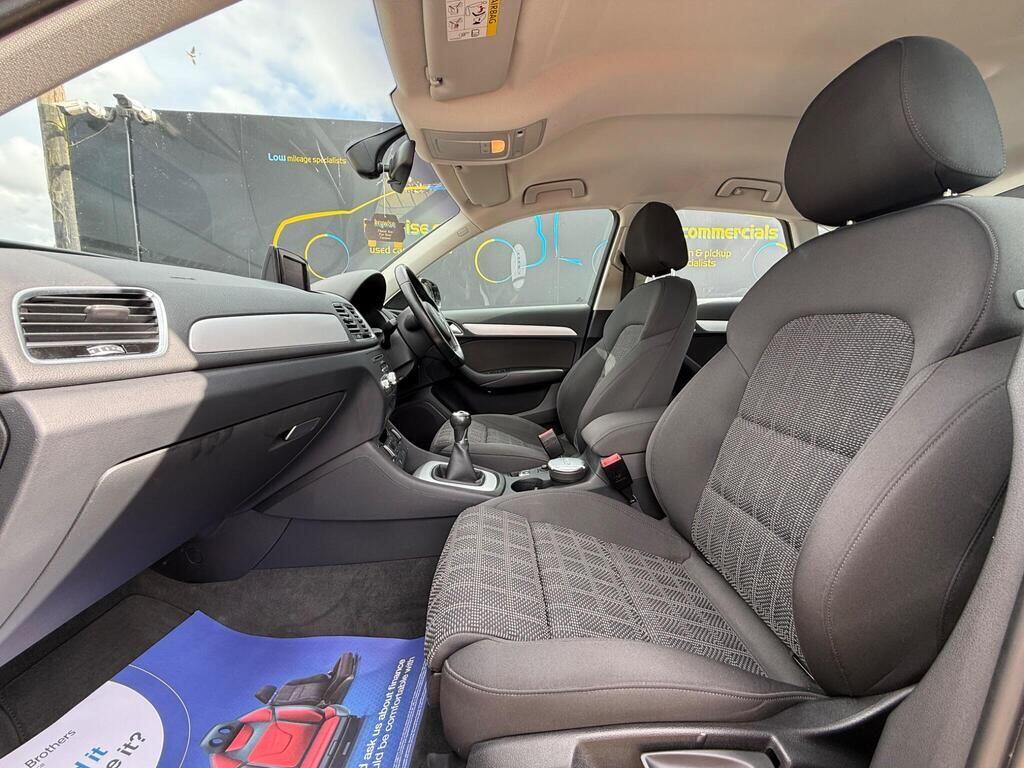 Audi Q3 view 16