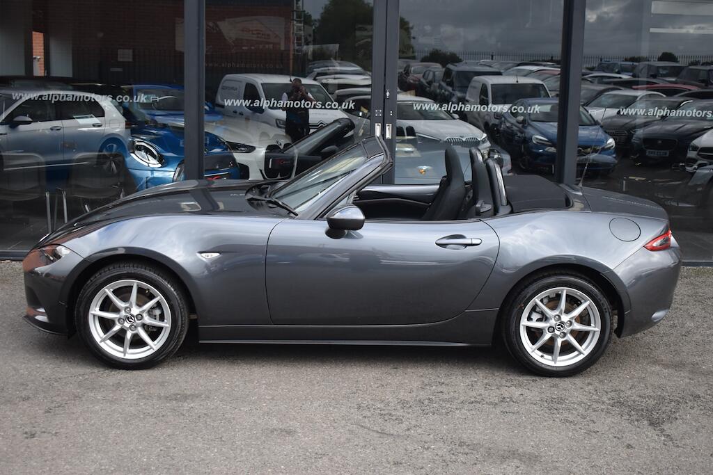 Mazda MX-5 view 17
