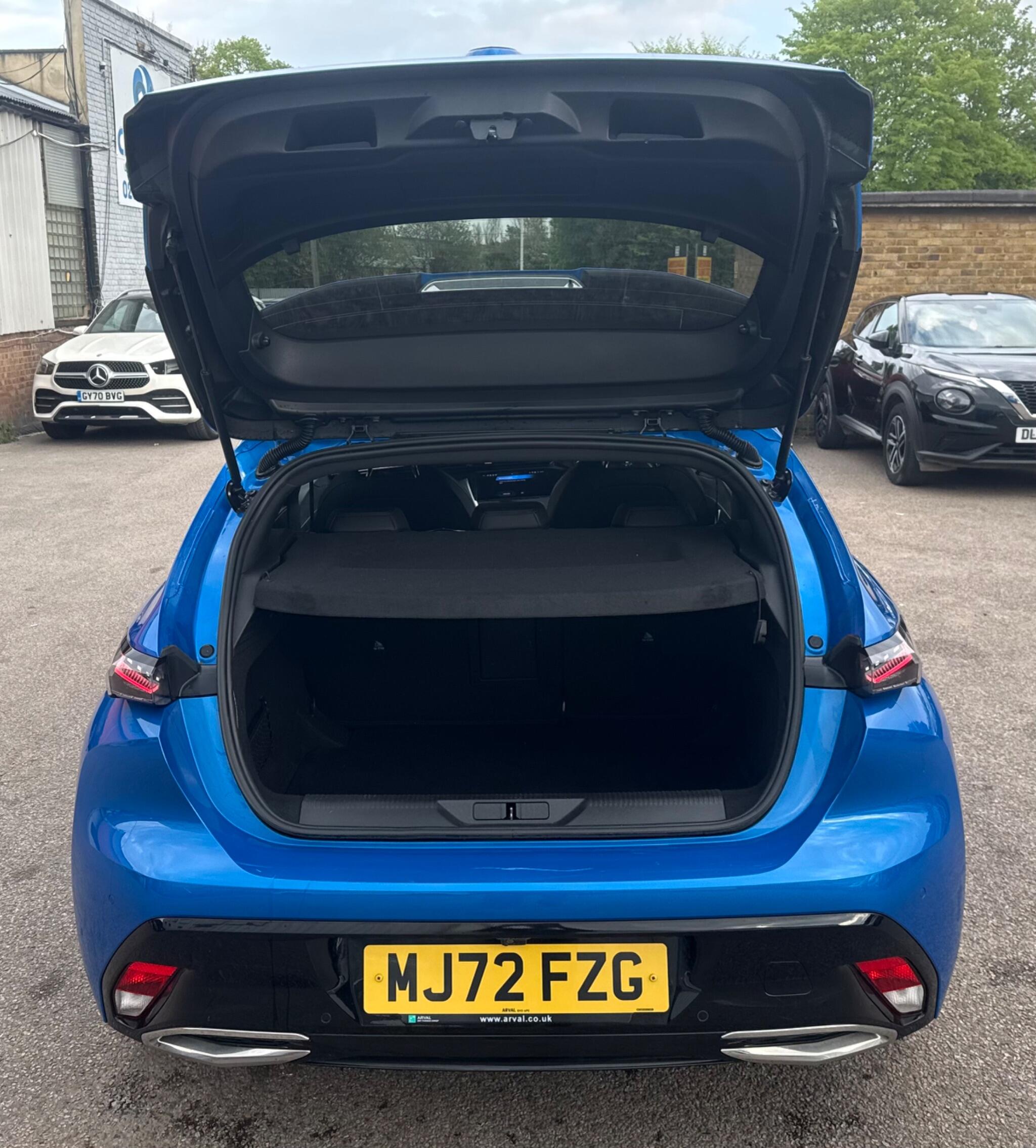 Peugeot 308 view 13