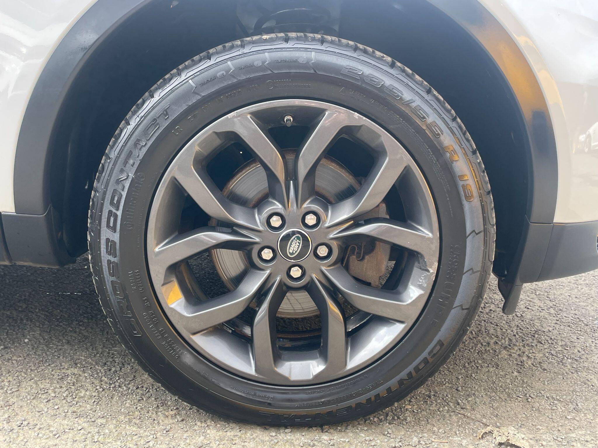 Land Rover Discovery Sport view 16