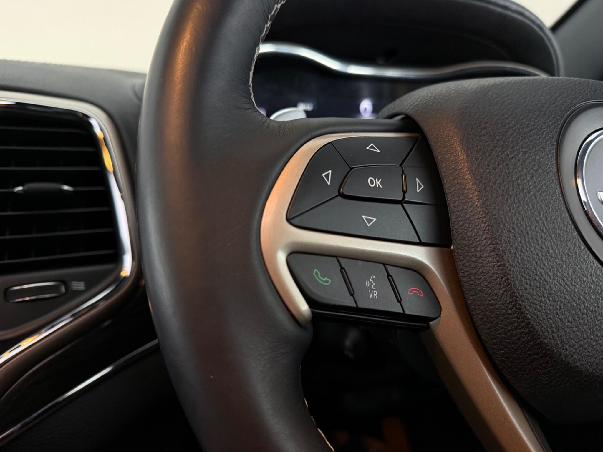Jeep Grand Cherokee view 14