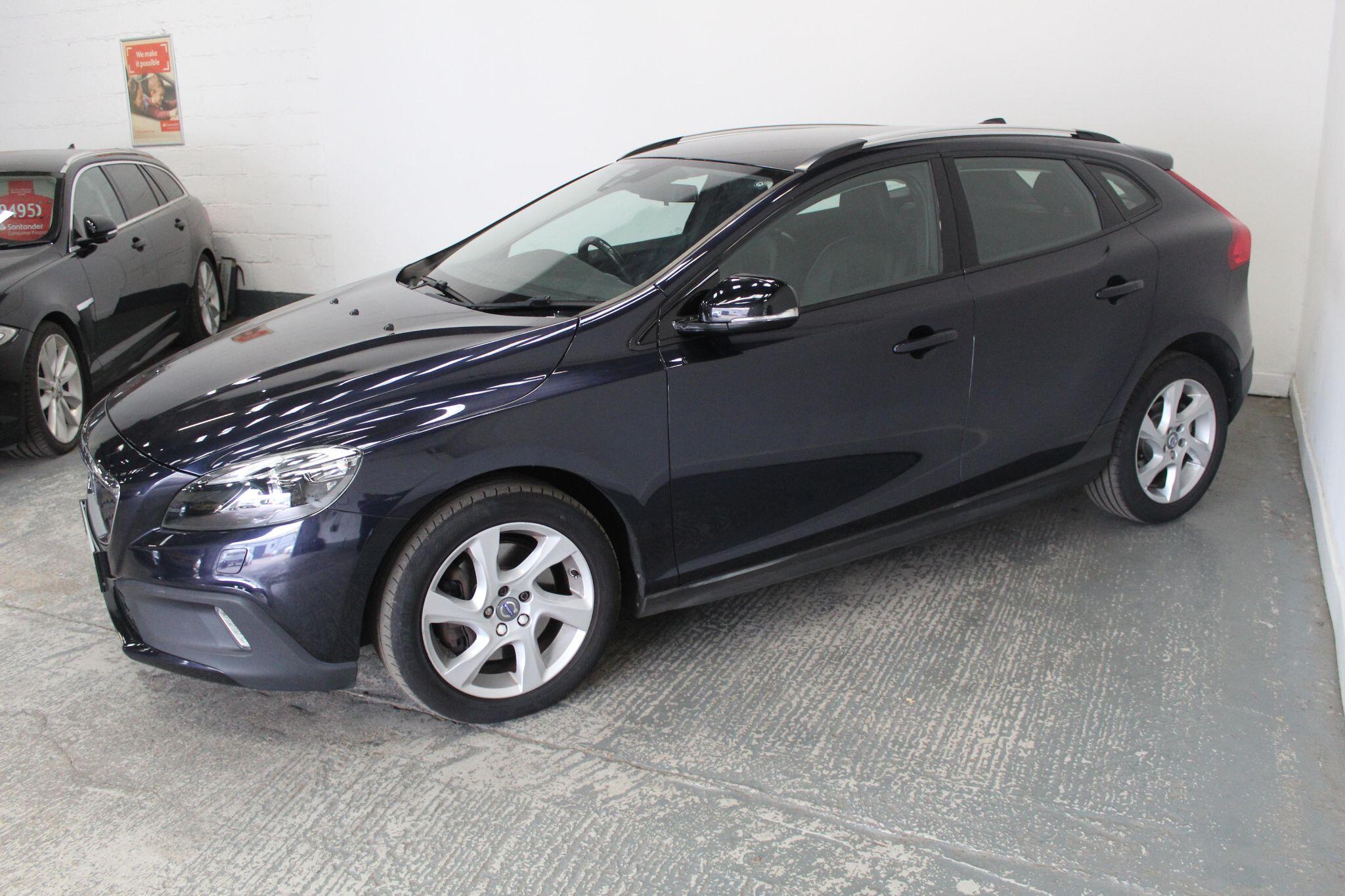 Volvo V40 Cross Country view 5