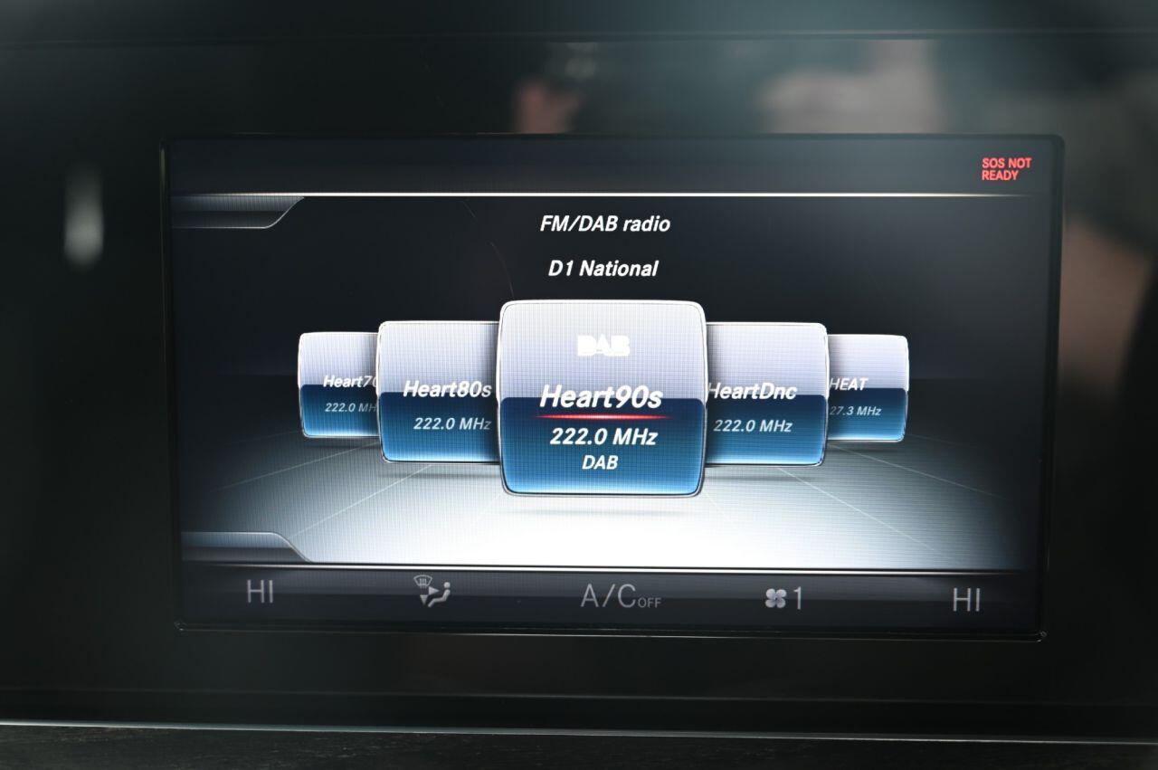 Mercedes-Benz E Class view 24