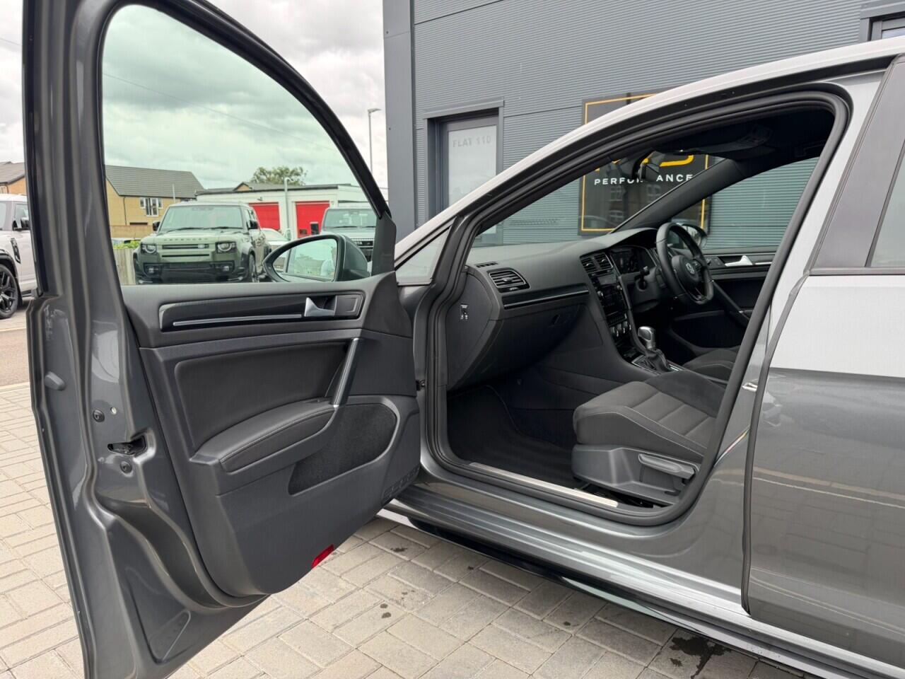 Volkswagen Golf view 11